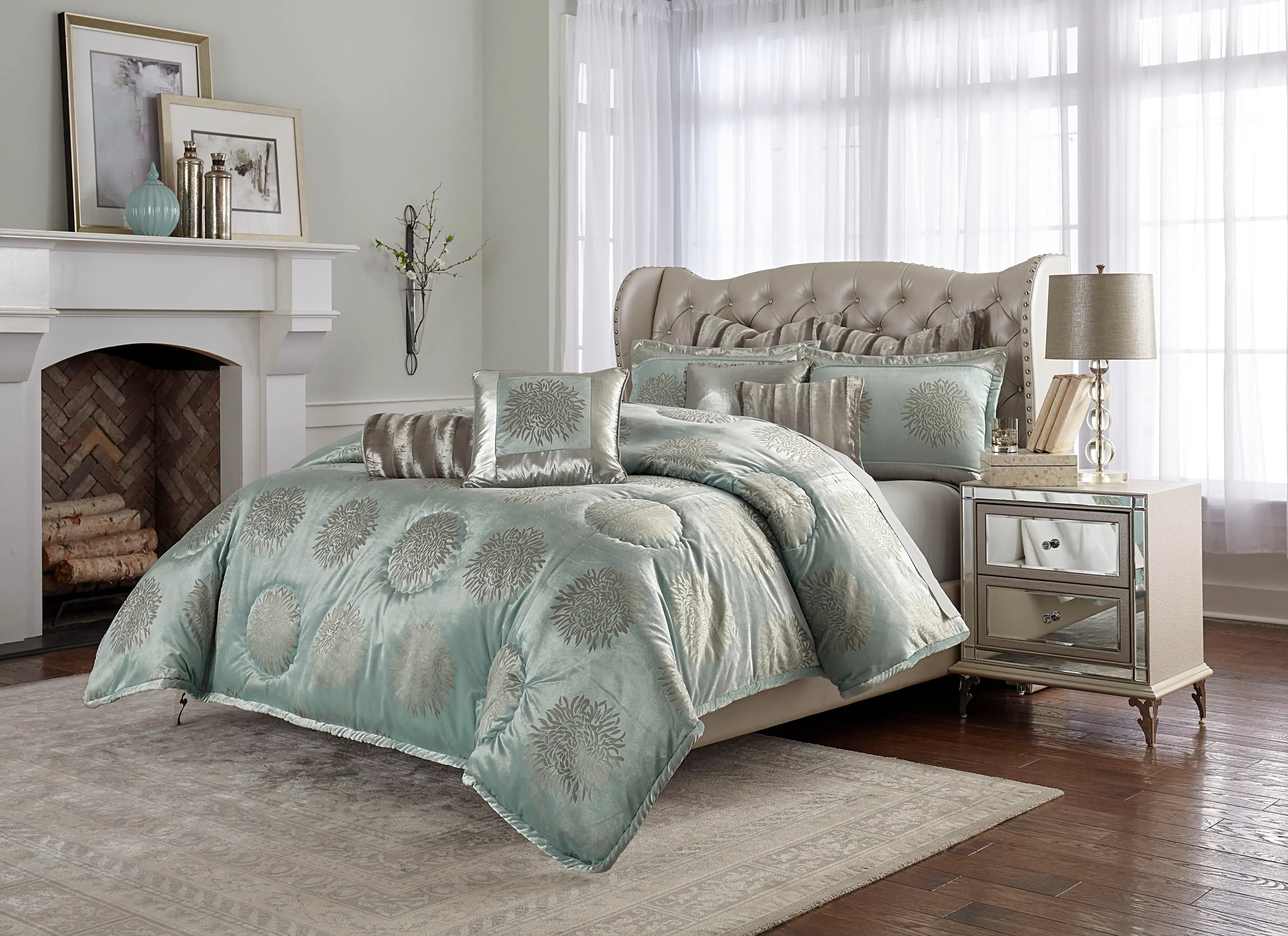 Regent - Comforter Set - Best Buy Furniture