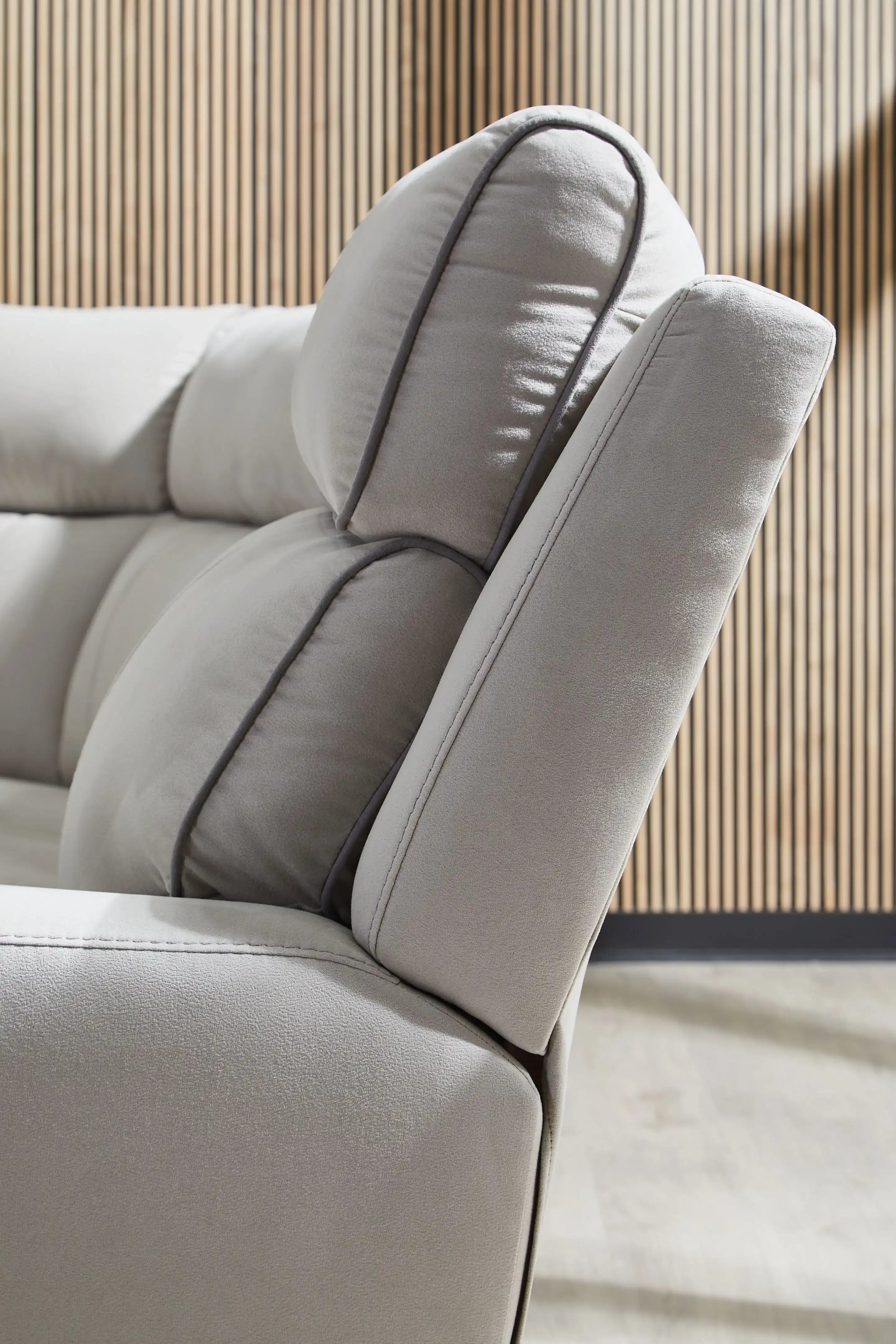 Social Pointe - Reclining Sectional - Best Buy Furniture