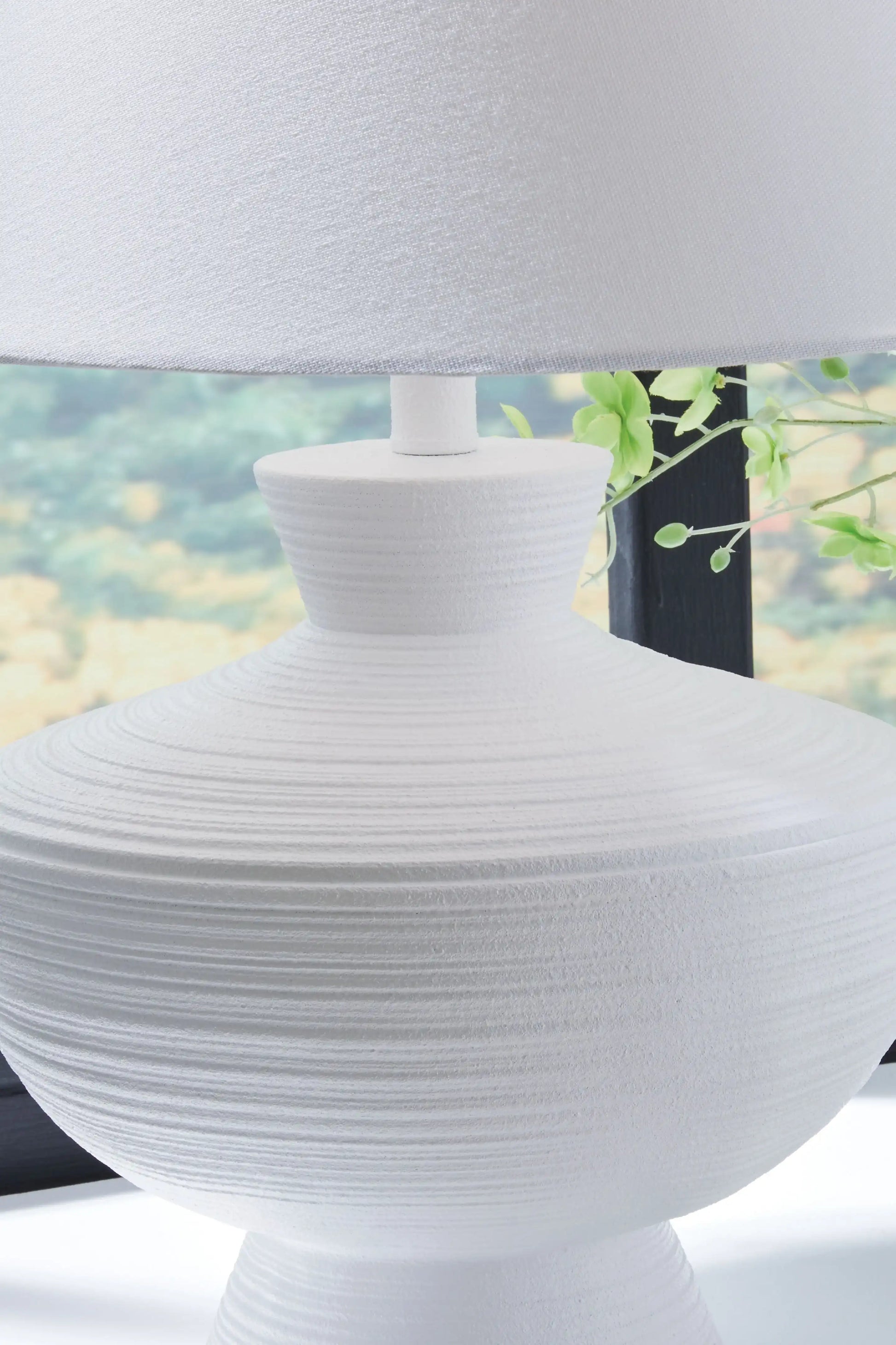 Harelwood - Poly Table Lamp - White - Best Buy Furniture