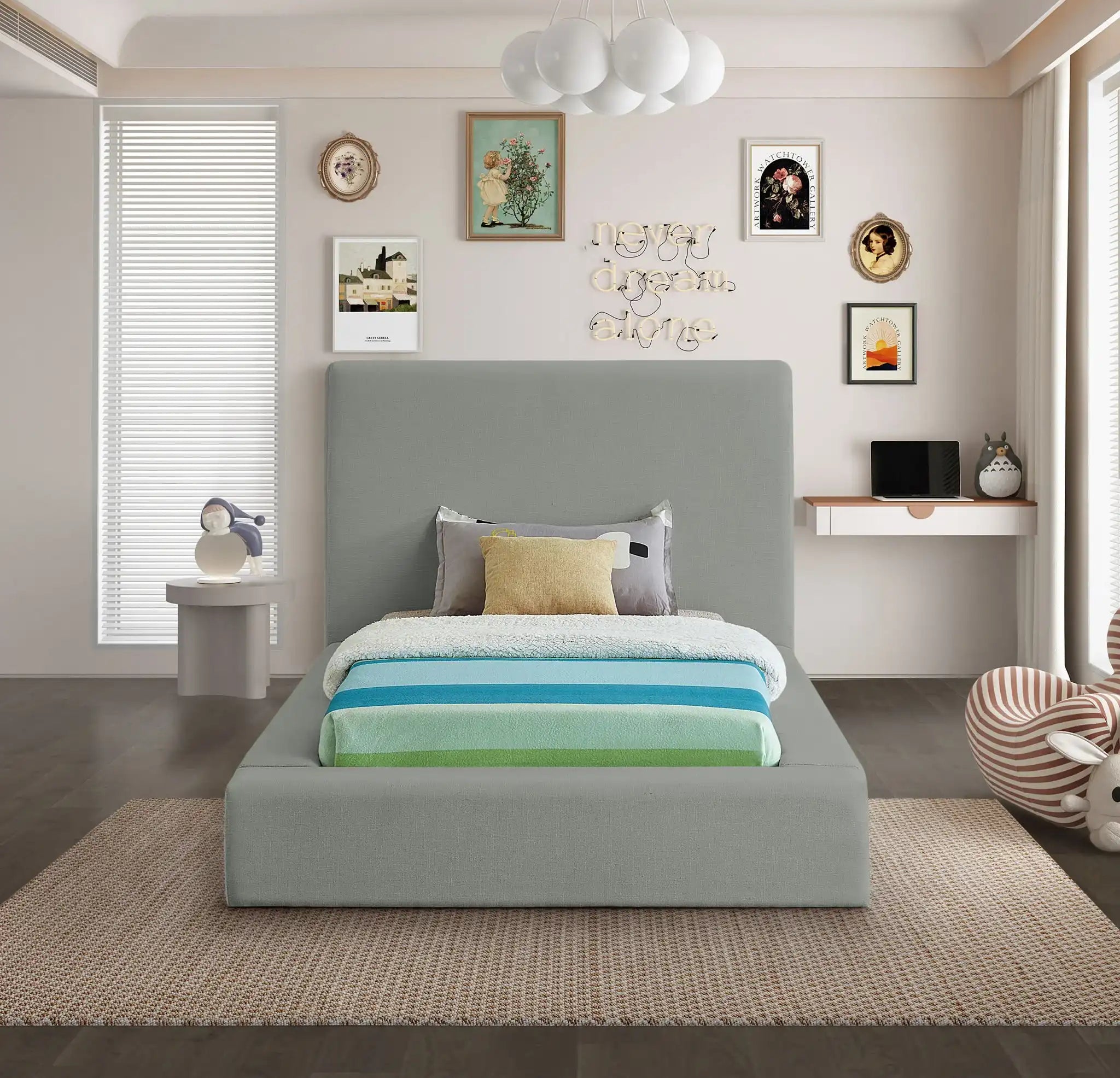 Devin - Bed