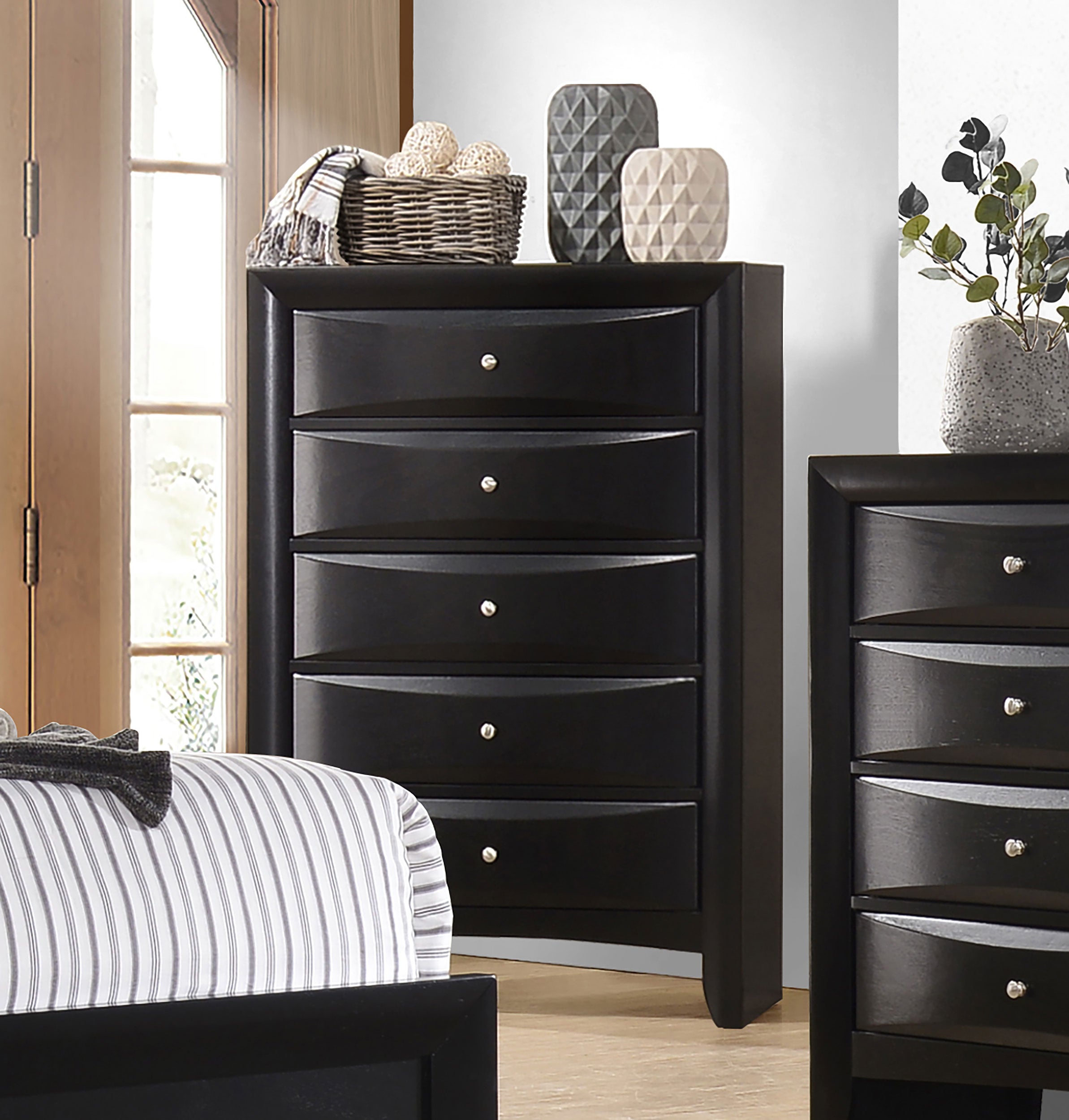 Briana 5-drawer Bedroom Chest Black-CoasterEssence