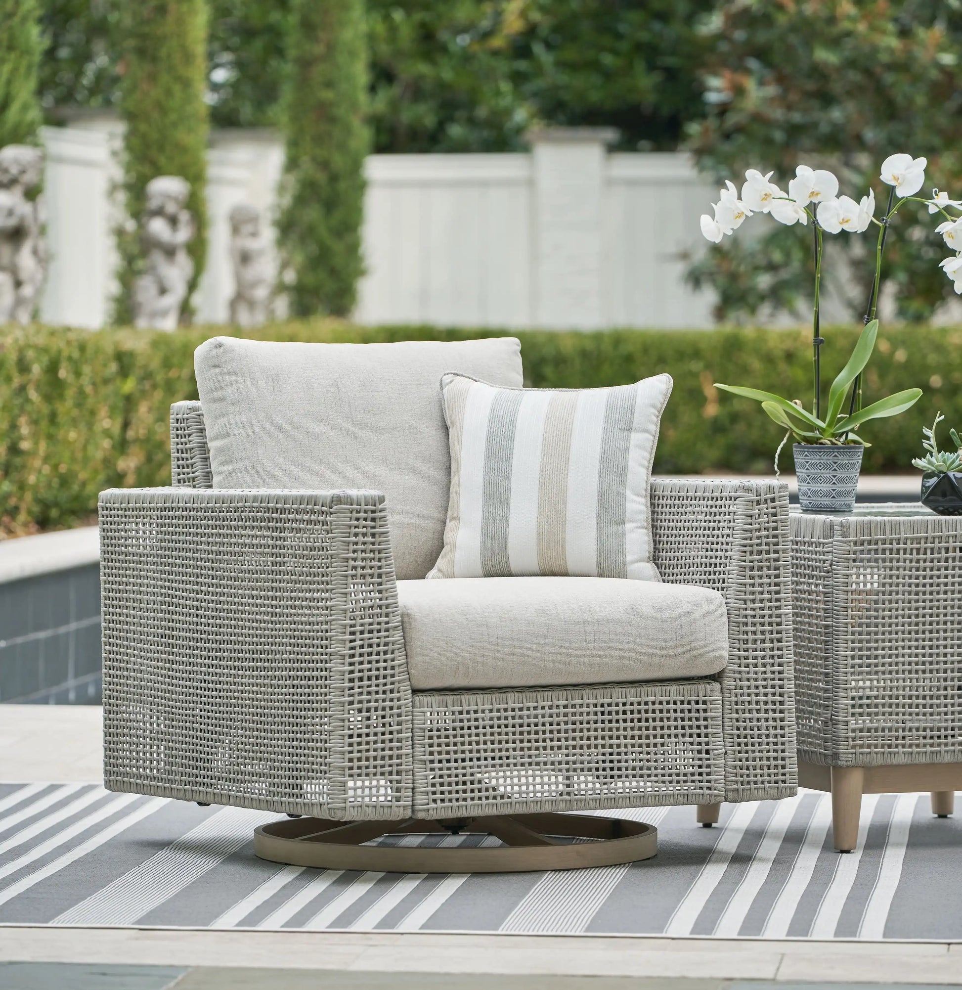 Seton Creek - Swivel Lounge With Cushion - Gray - Best Buy Furniture