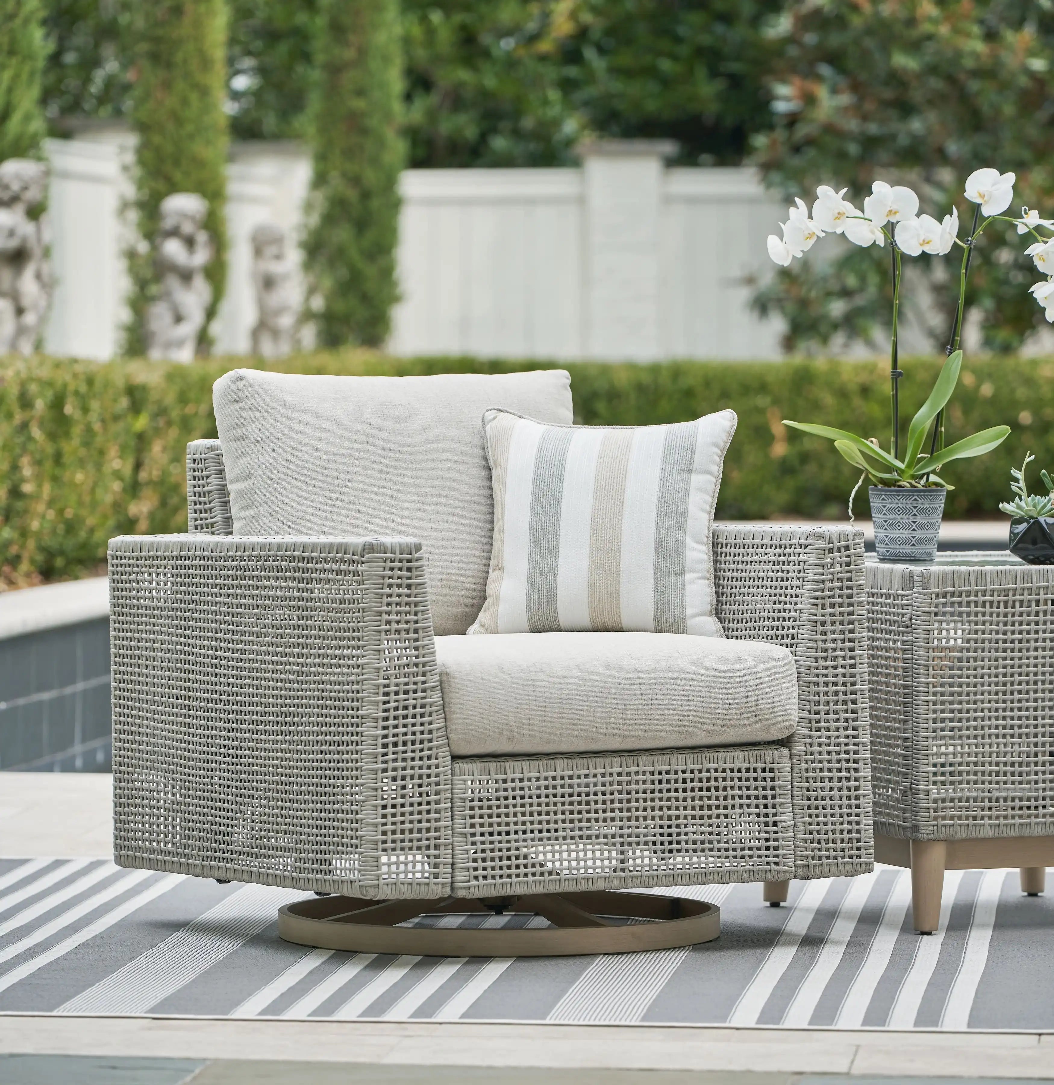 Seton Creek - Swivel Lounge With Cushion - Gray - Best Buy Furniture