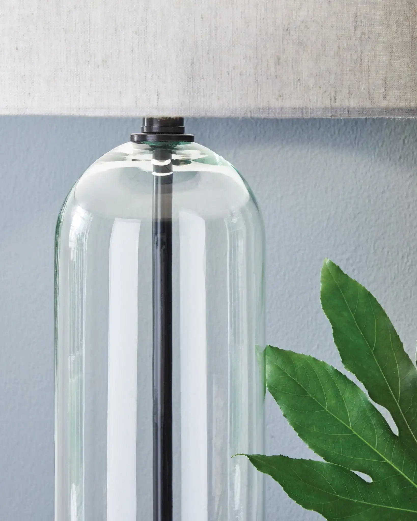 Kerrbrook - Glass Table Lamp - Clear / Black - Best Buy Furniture