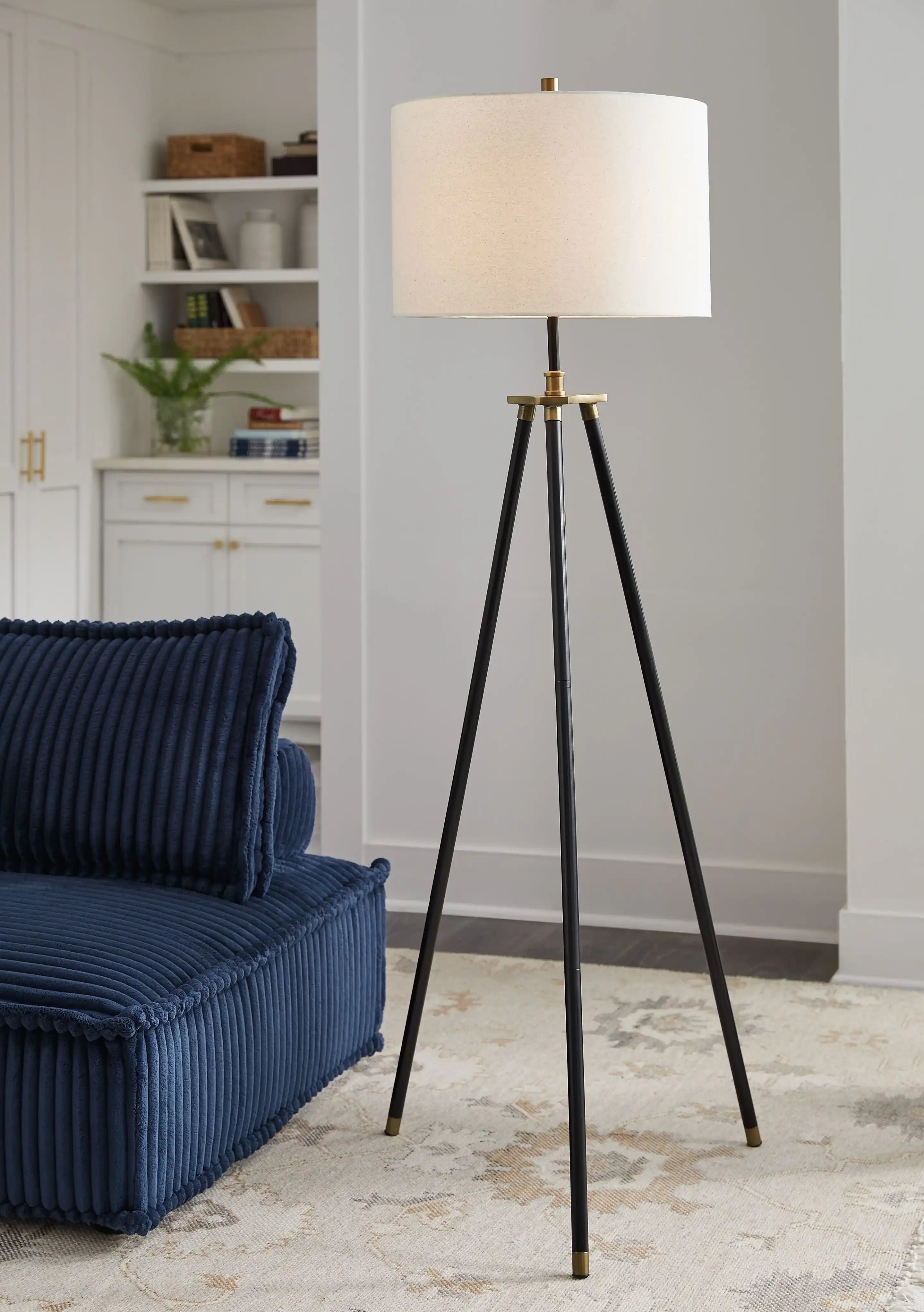 Cashner - Metal Floor Lamp - Black / Gold Finish - Best Buy Furniture