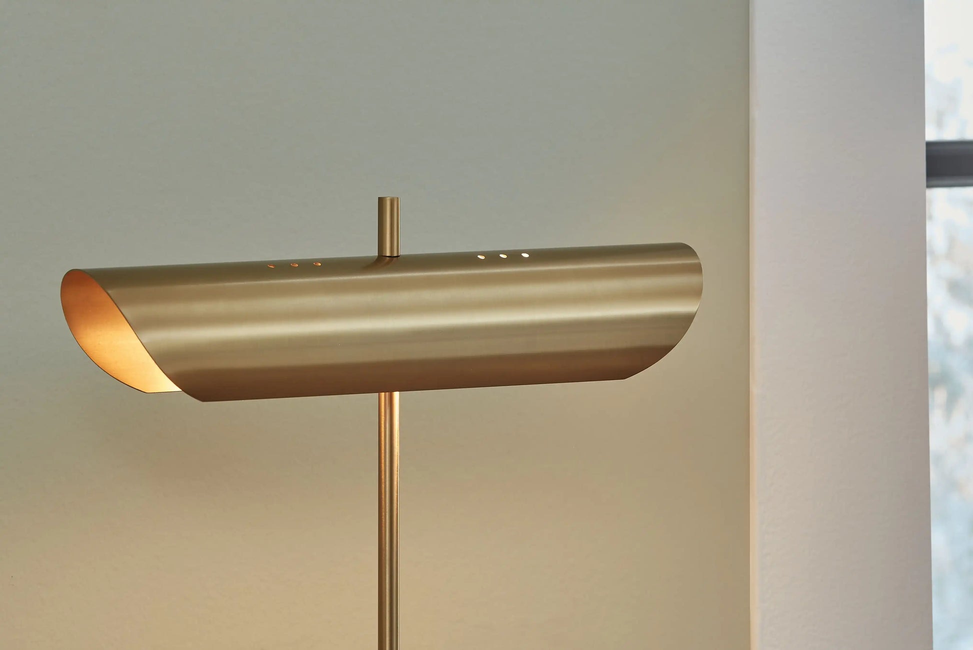 Rowleigh - Marble Desk Lamp - Gold Finish / White - Best Buy Furniture
