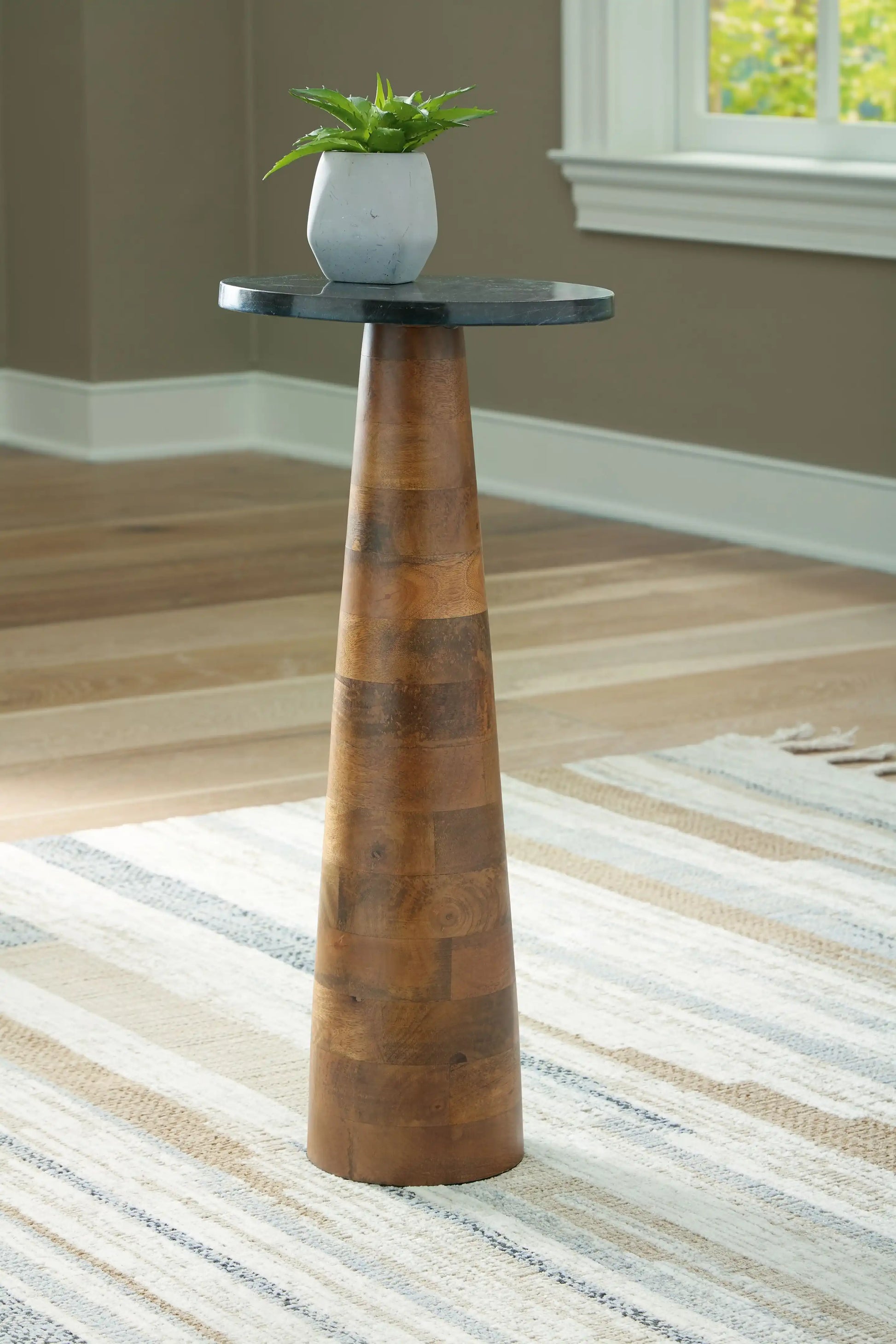 Quinndon - Accent Table - Brown / Black - Best Buy Furniture