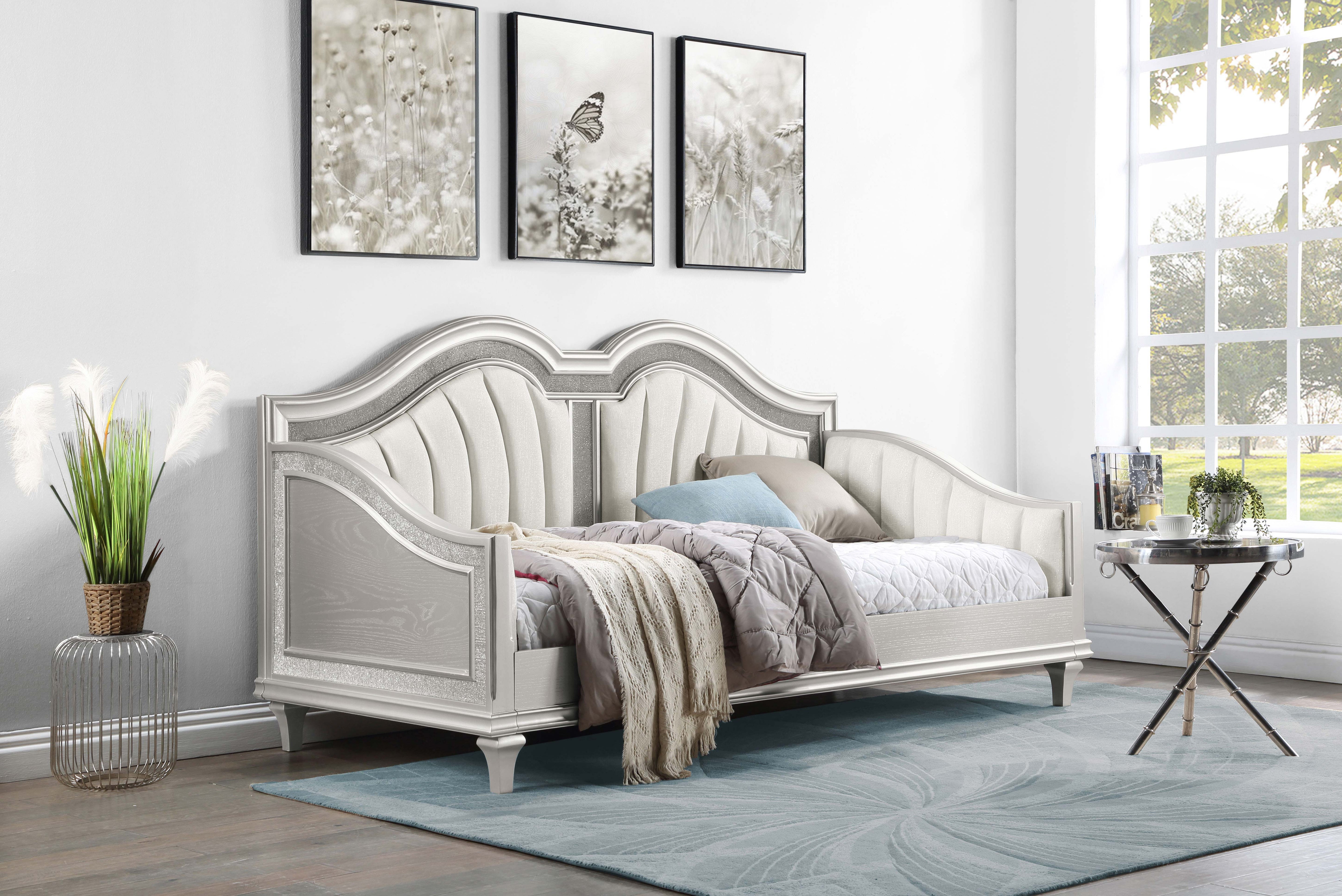 Evangeline Upholstered Twin Daybed Silver Oak-