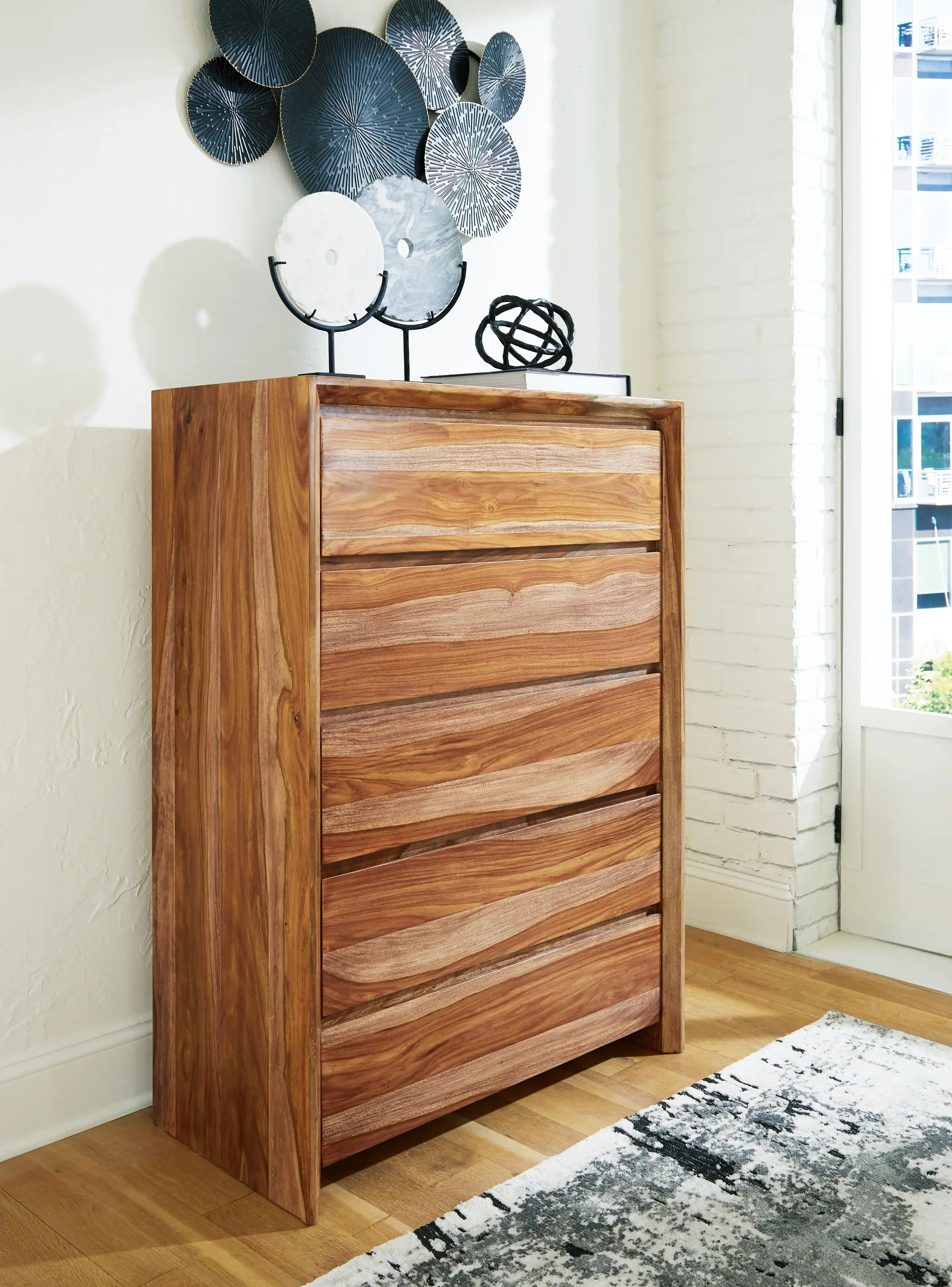 Dressonni - Five Drawer Chest - Brown - Best Buy Furniture