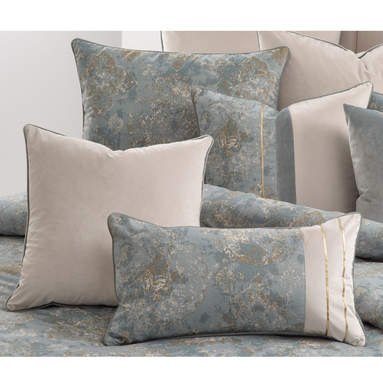 Debonair - 9-Piece Queen Comforter Set - Mist