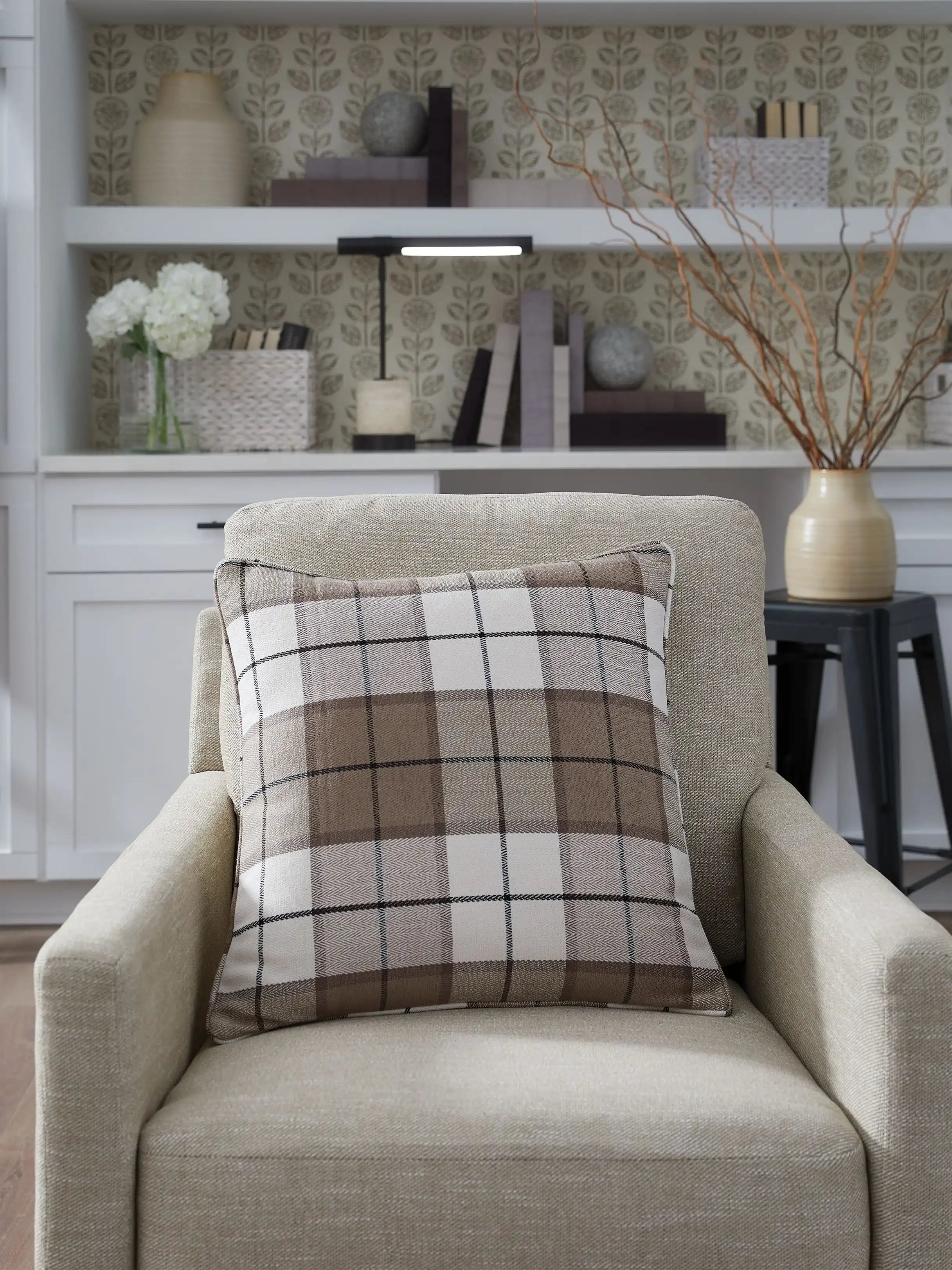 Godricton - Pillow - Best Buy Furniture