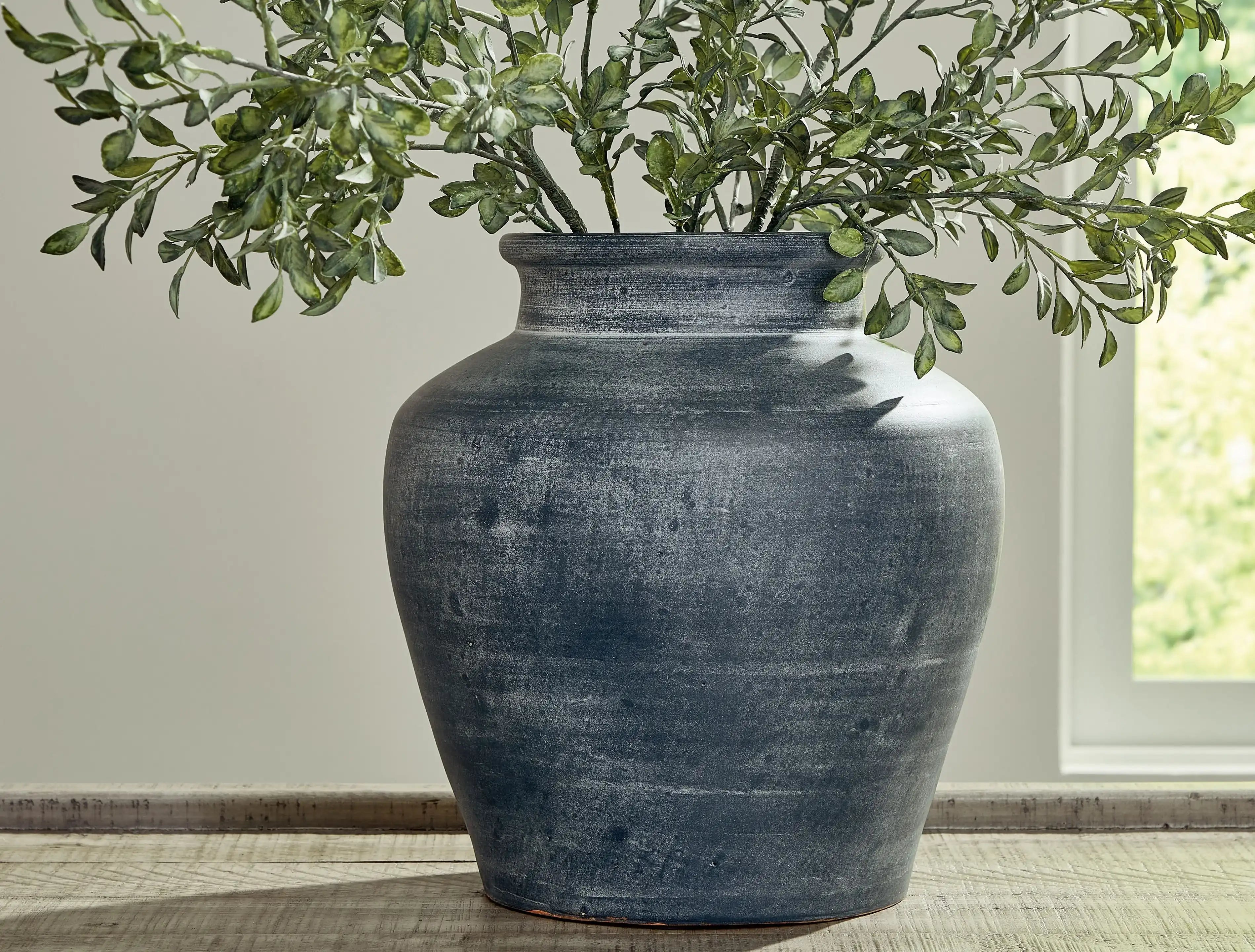 Meadie - 12" Vase - Best Buy Furniture