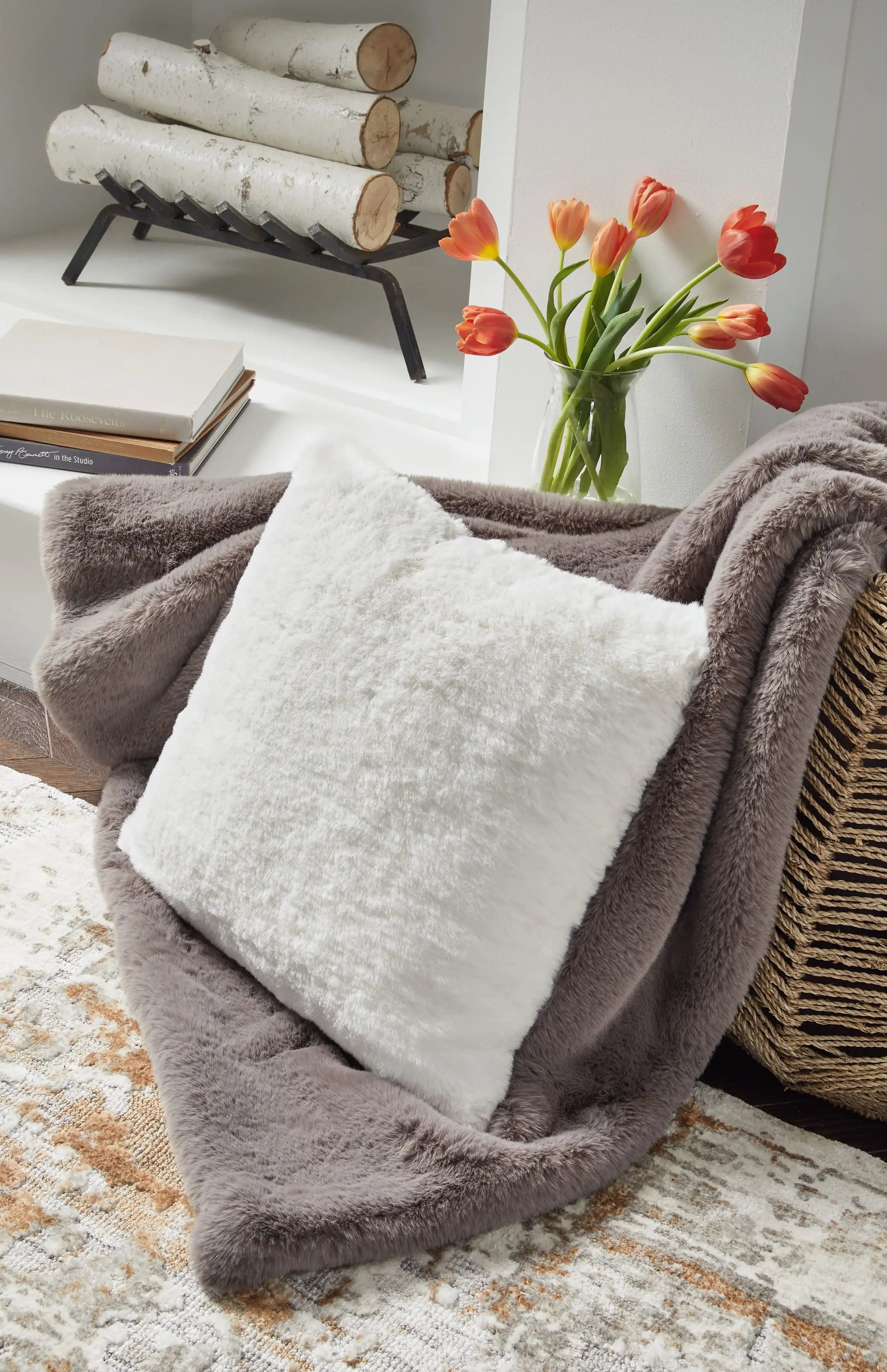 Gariland - Faux Fur Pillow - Best Buy Furniture