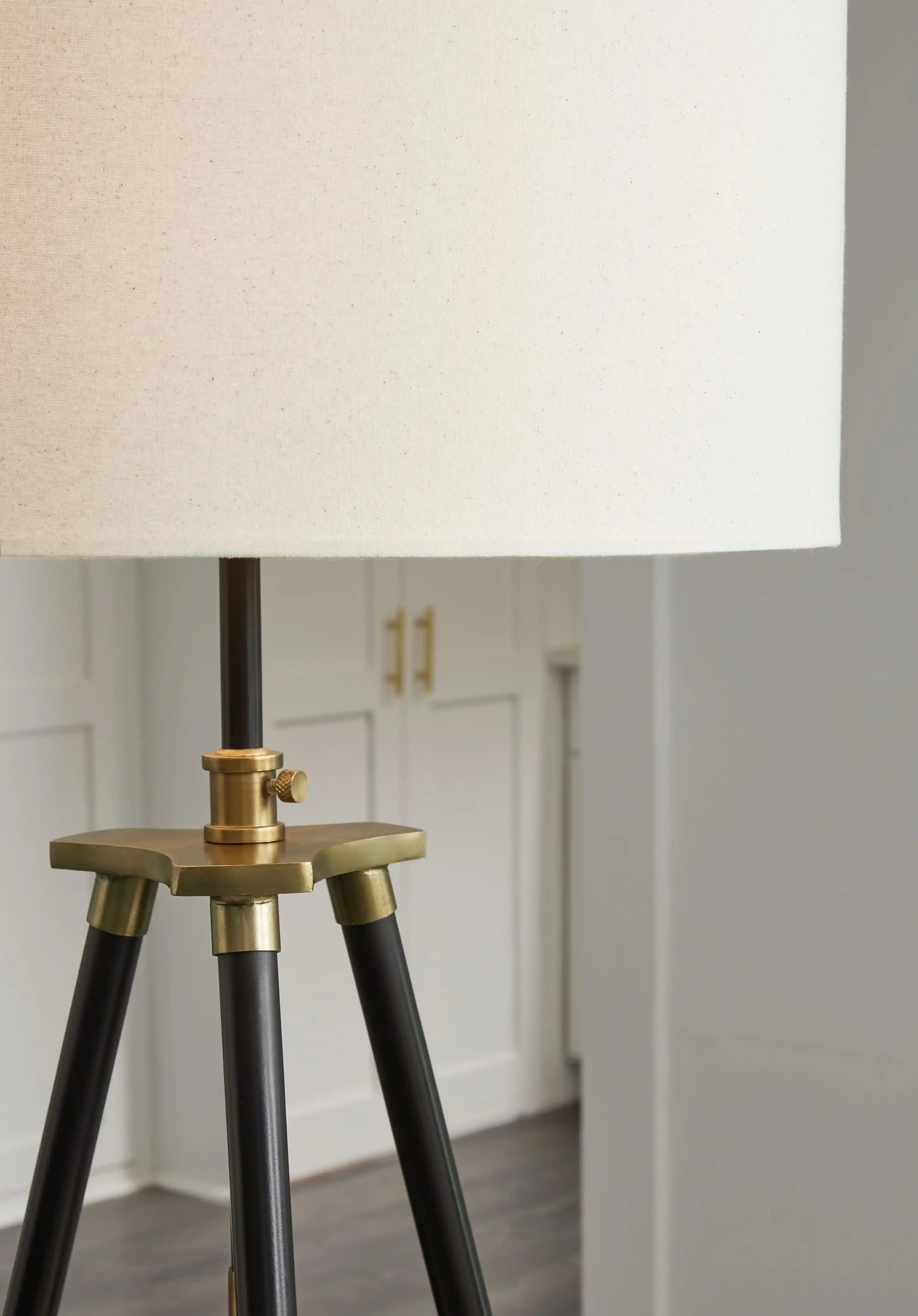 Cashner - Metal Floor Lamp - Black / Gold Finish - Best Buy Furniture