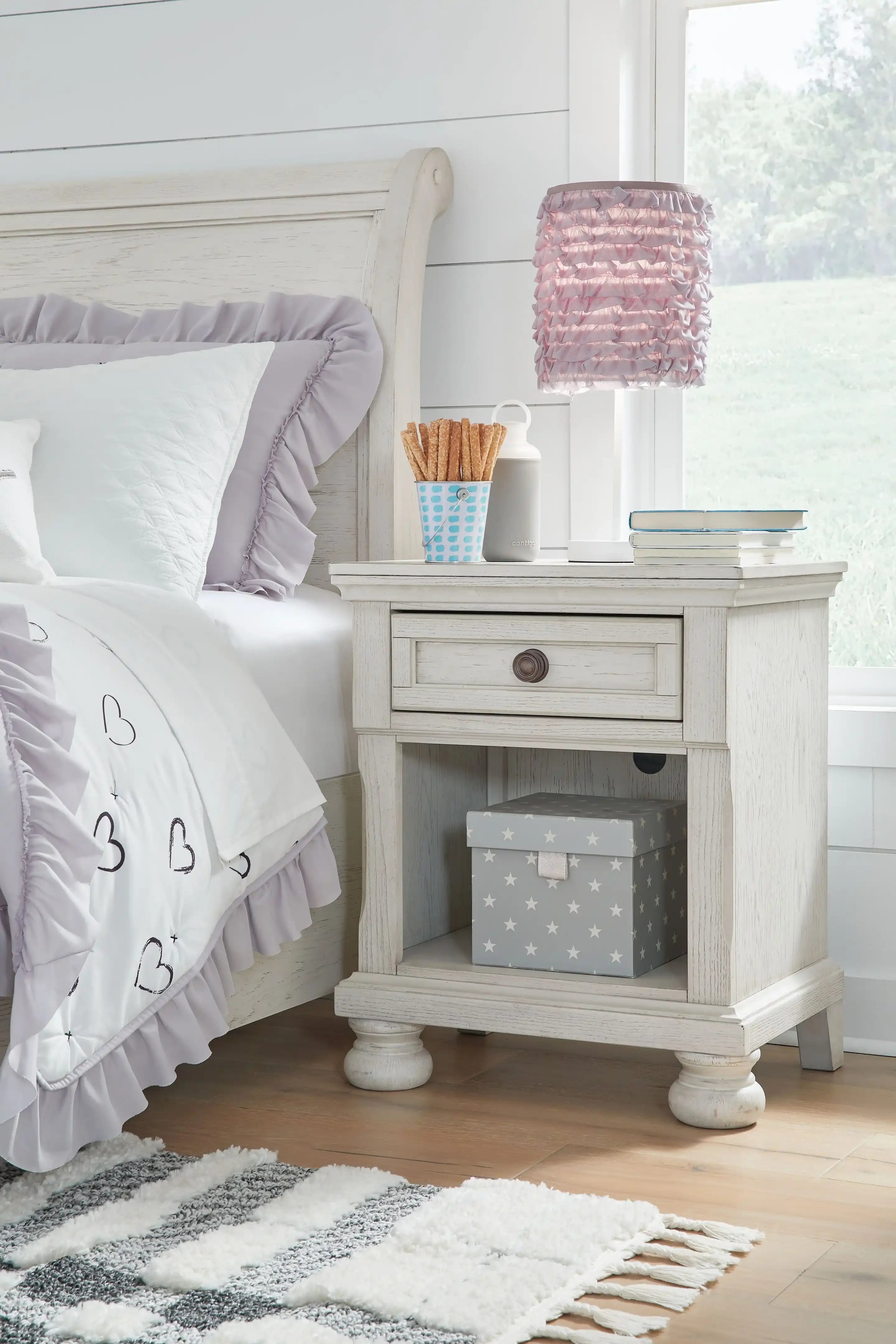 Robbinsdale - One Drawer Night Stand - Antique White - Best Buy Furniture