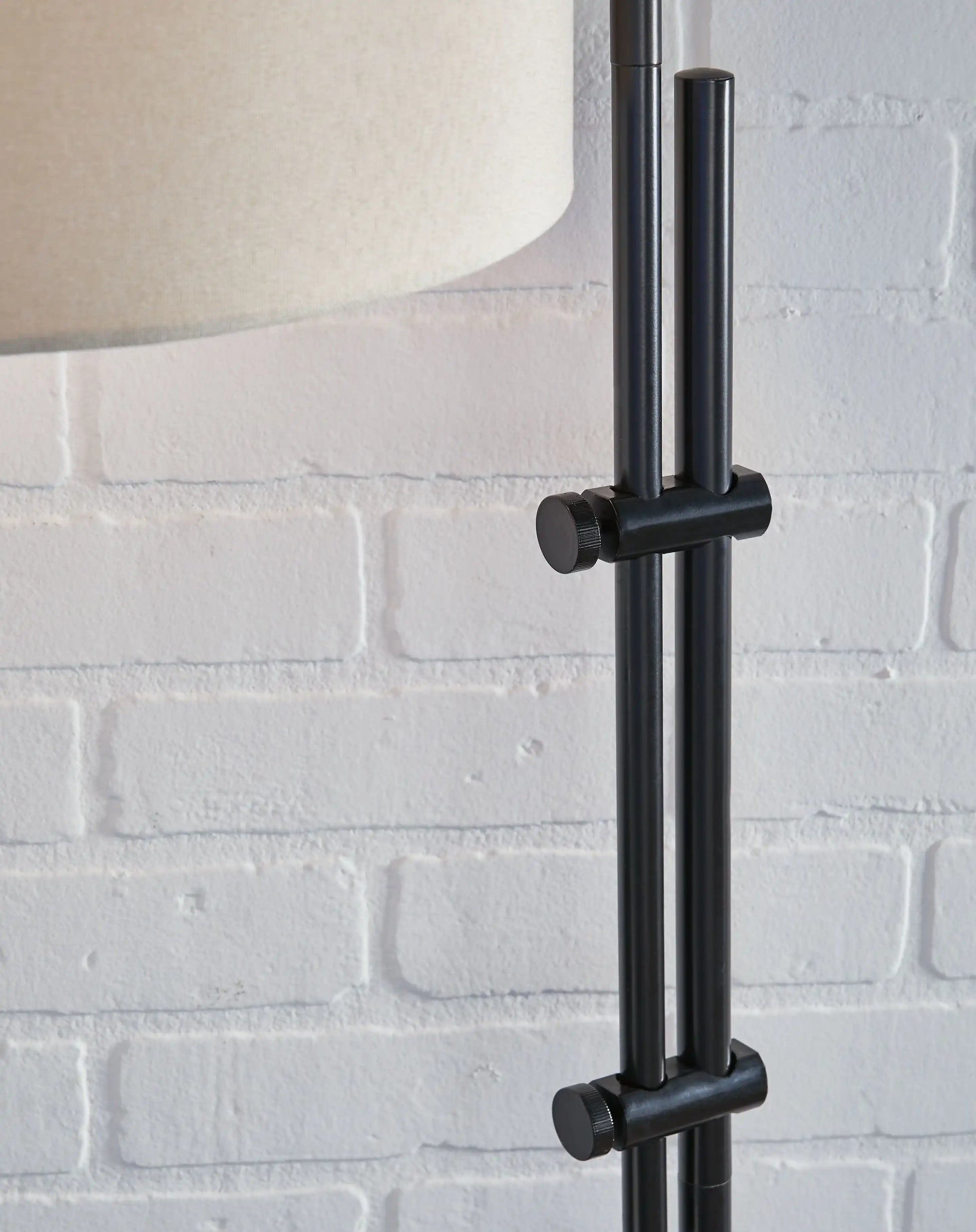 Baronvale - Metal Accent Lamp - Best Buy Furniture