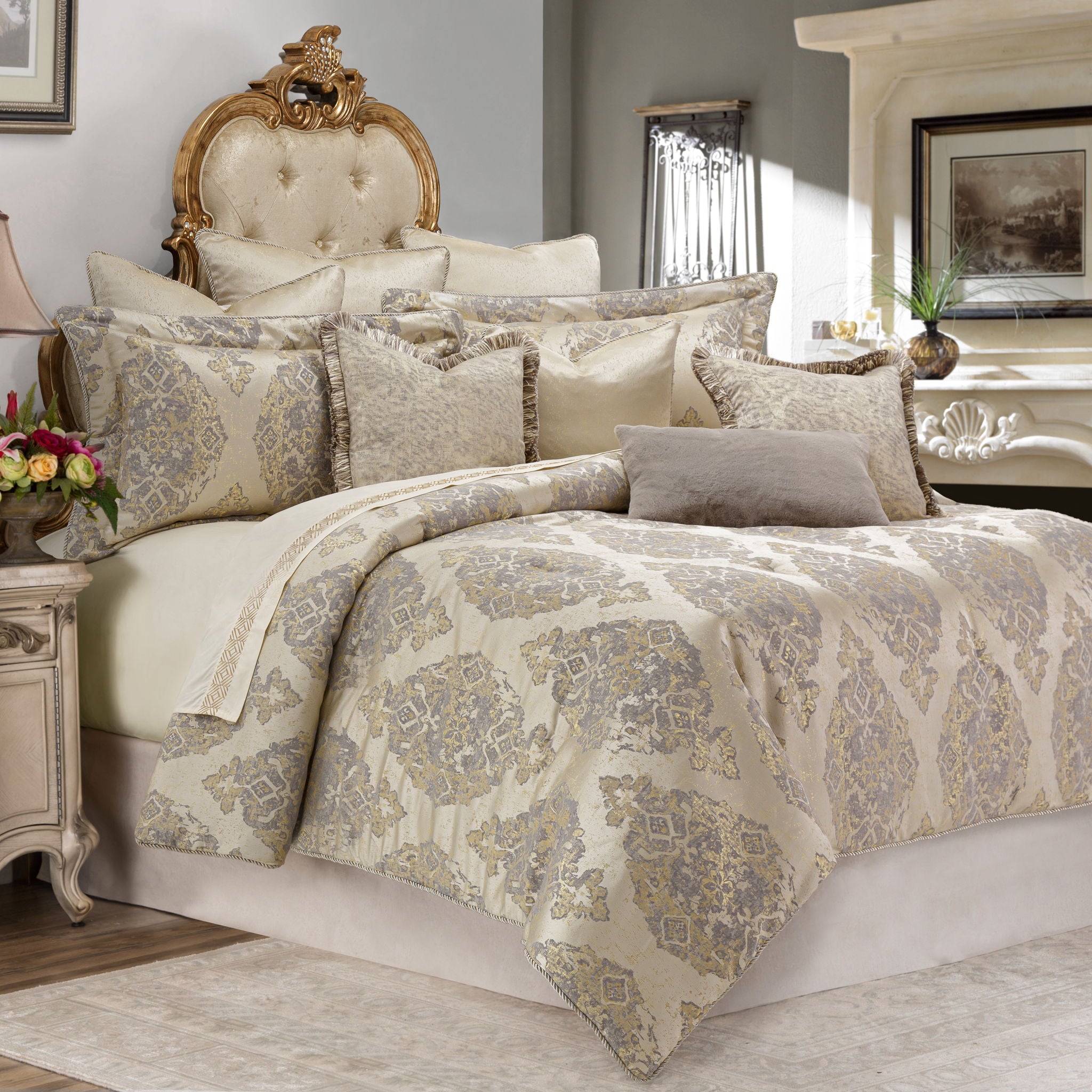 Bennett - 10-Piece King Comforter Set - Champagne