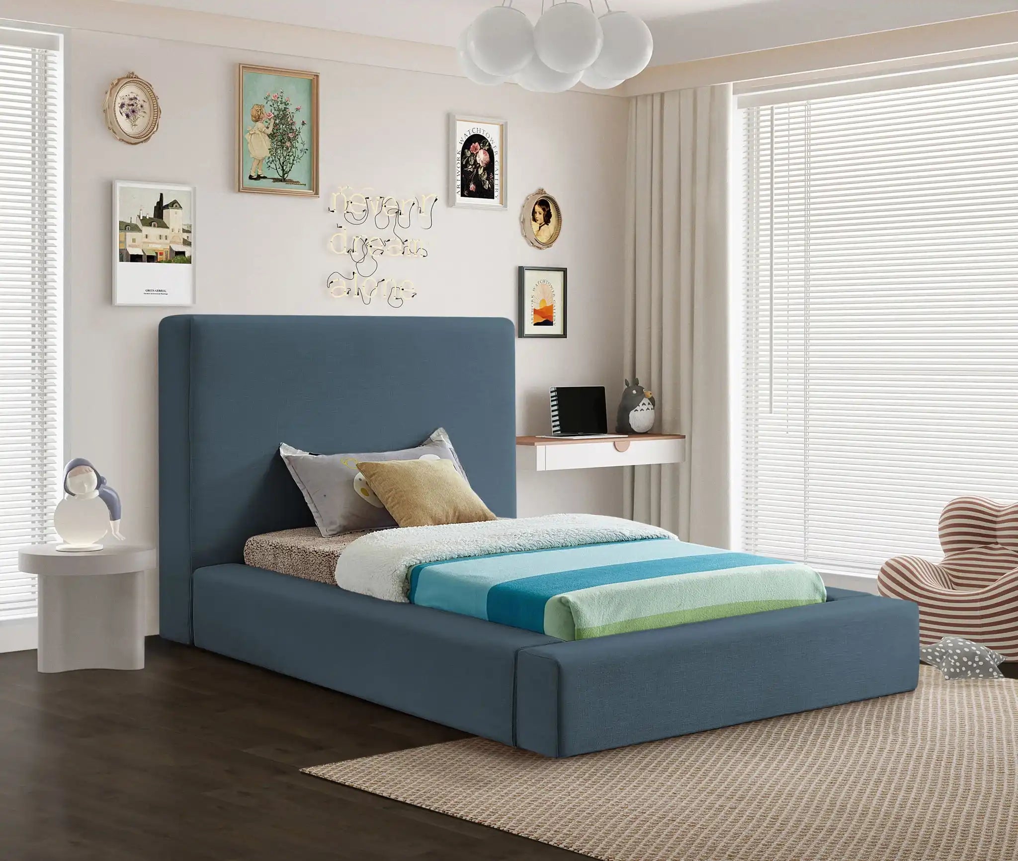 Devin - Bed