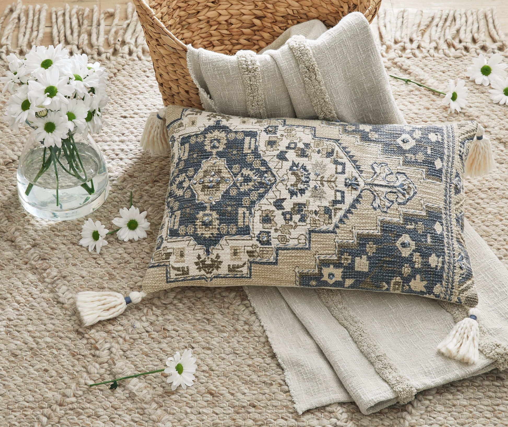 Winbury - Pillow - Best Buy Furniture