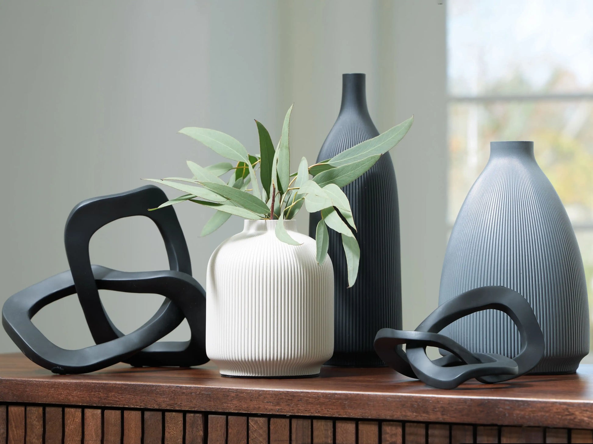 Leithick - Accessory Set (Set of 5) - Black / Tan / Gray - Best Buy Furniture