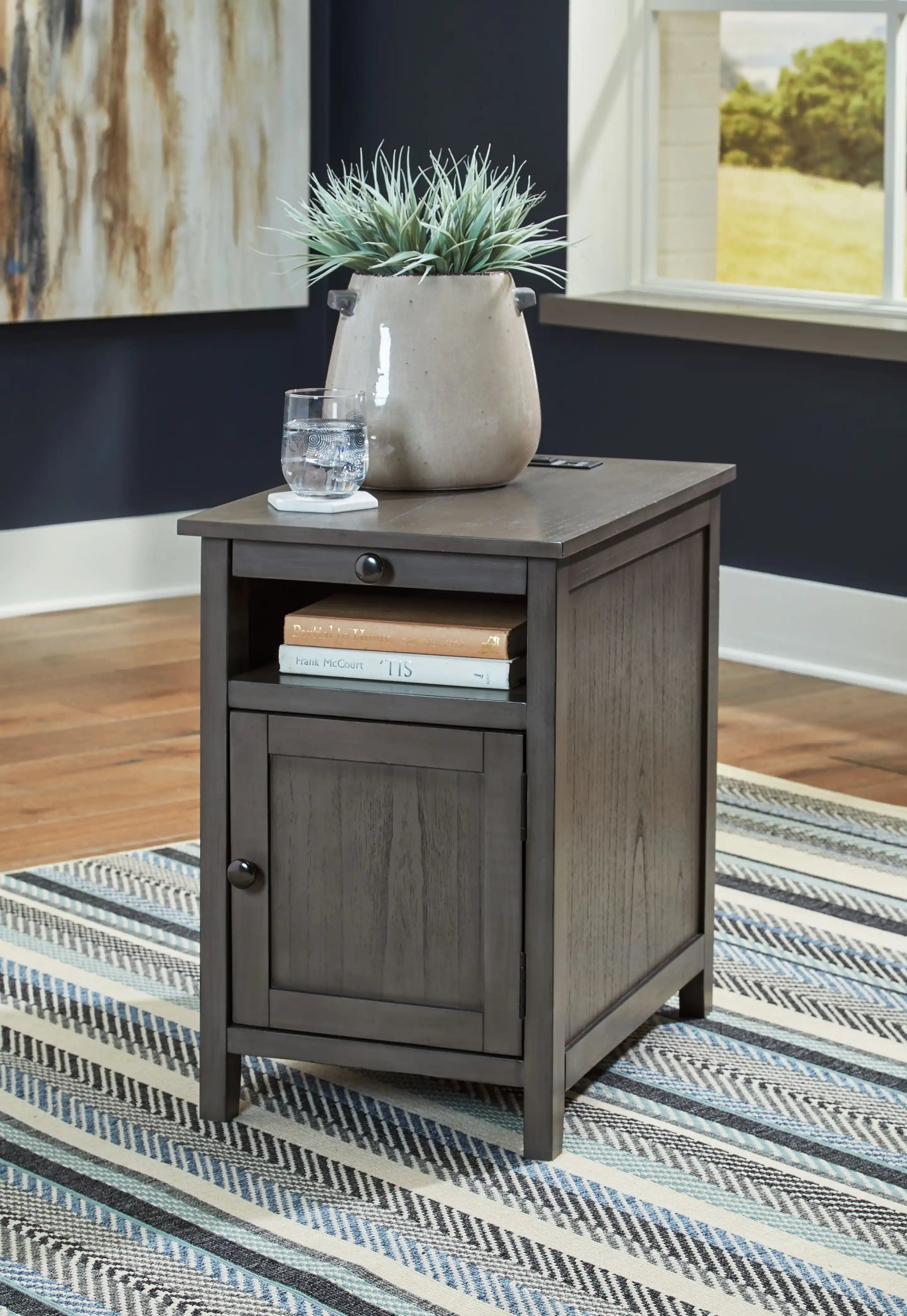 Treytown - Chair Side End Table - Best Buy Furniture