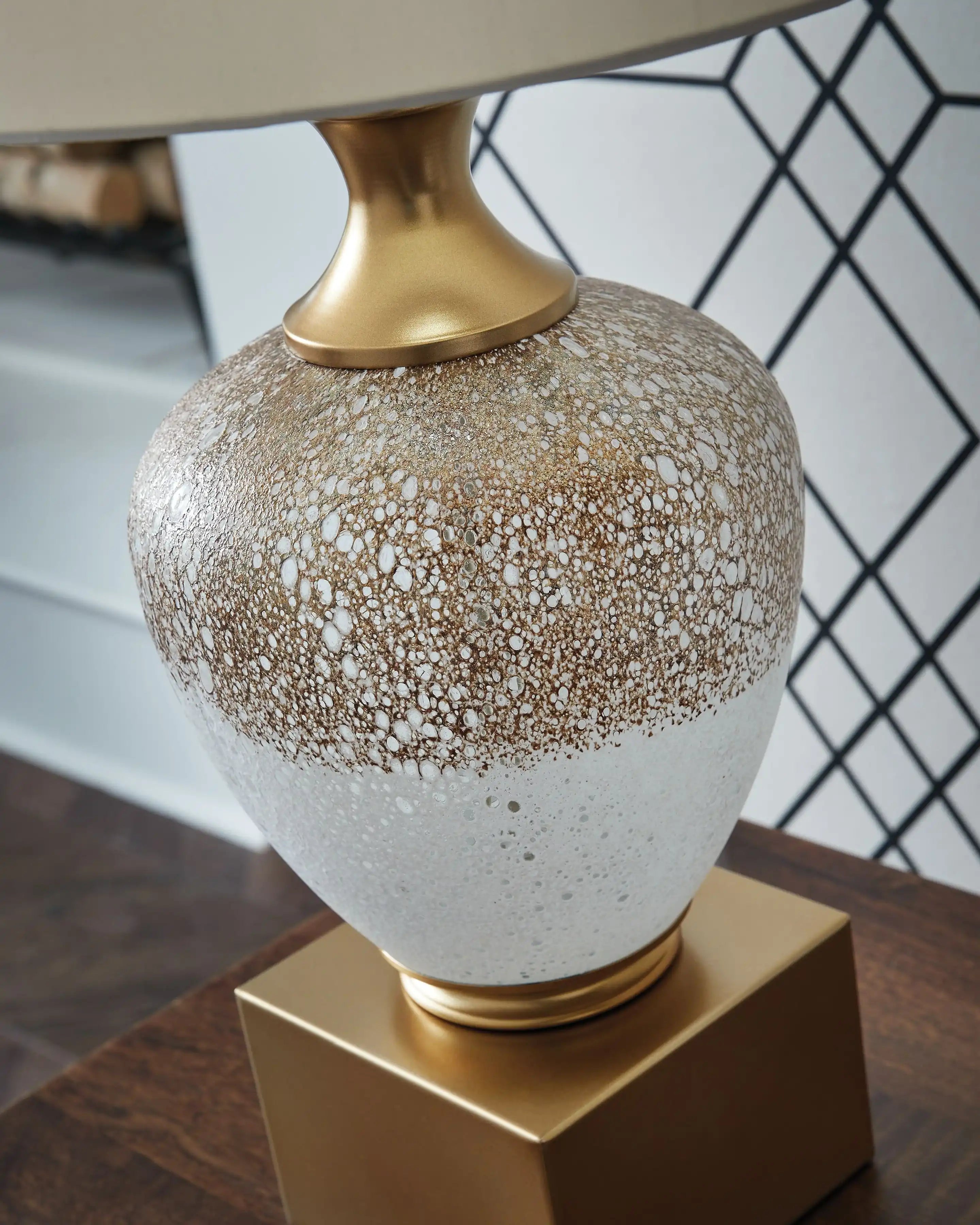 Tavisburg - Glass Table Lamp - Brown / White / Gold - Best Buy Furniture