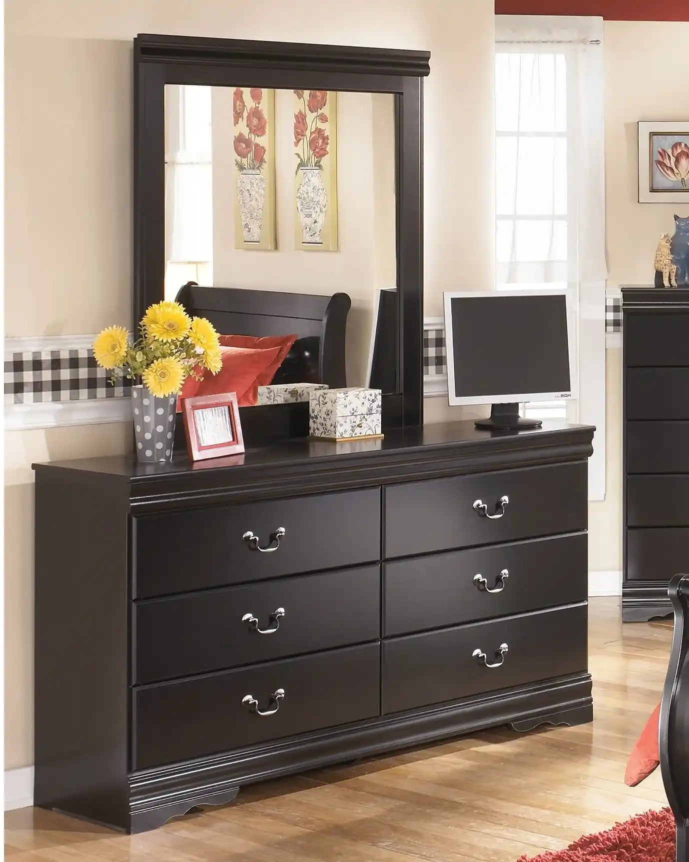 Huey Vineyard - Bedroom Set - Best Buy Furniture