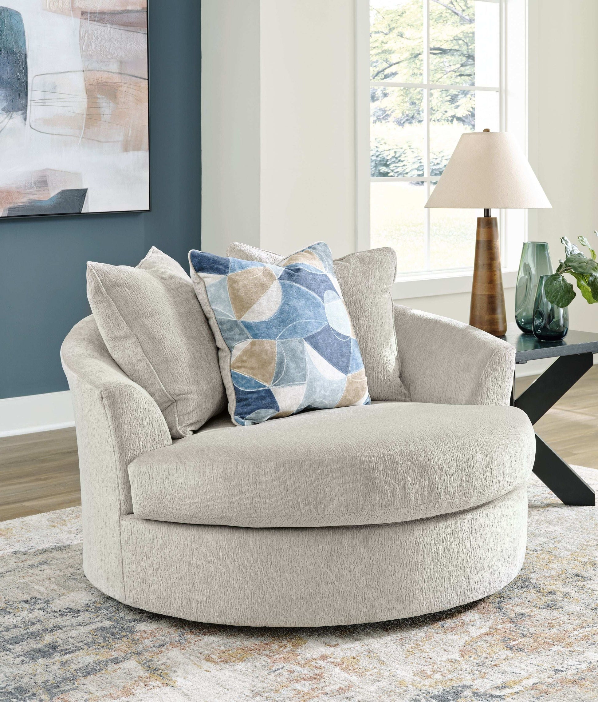 Maxon Place - Oversized Swivel Accent Chair - Best Buy Furniture