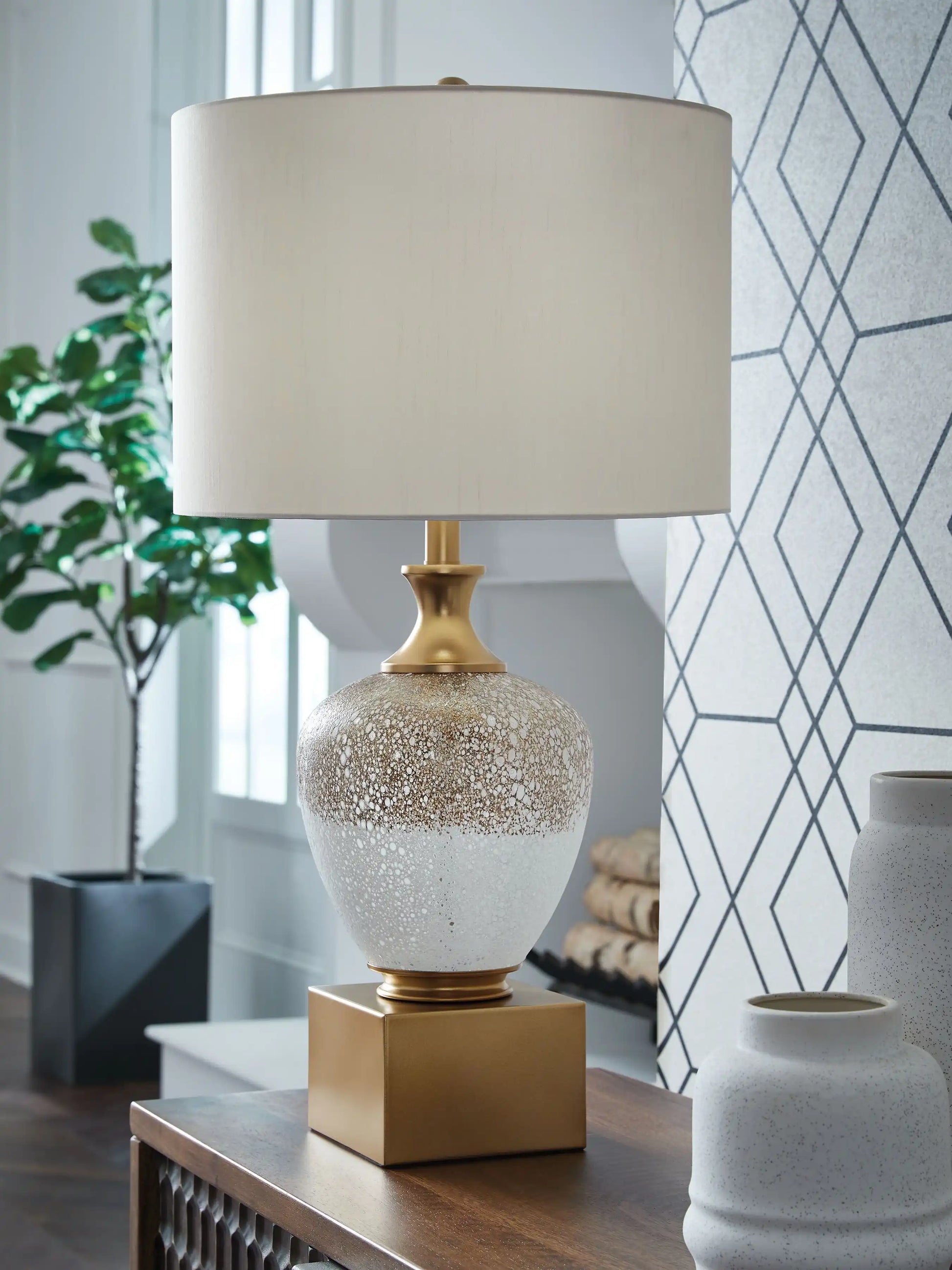 Tavisburg - Glass Table Lamp - Brown / White / Gold - Best Buy Furniture