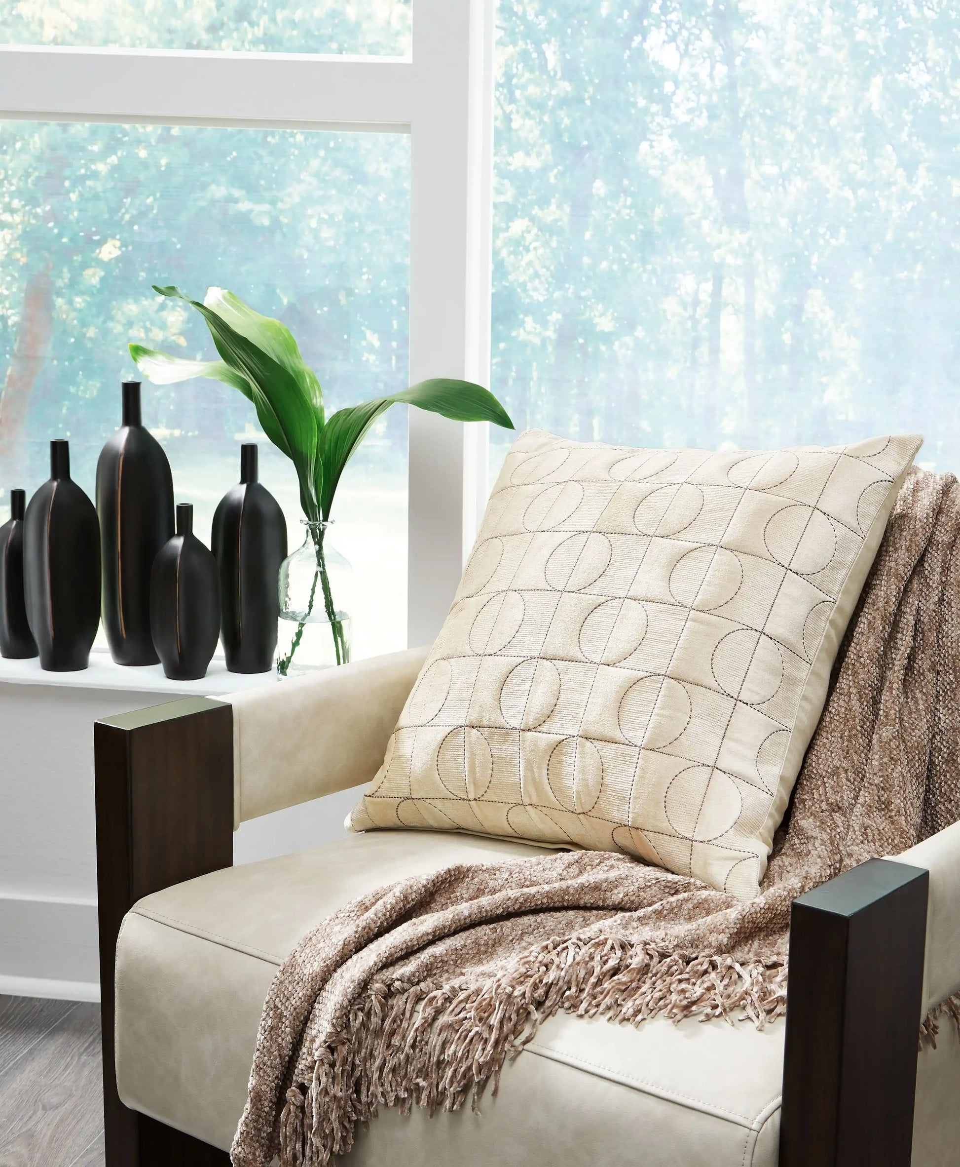 Kydner - Pillow - Best Buy Furniture