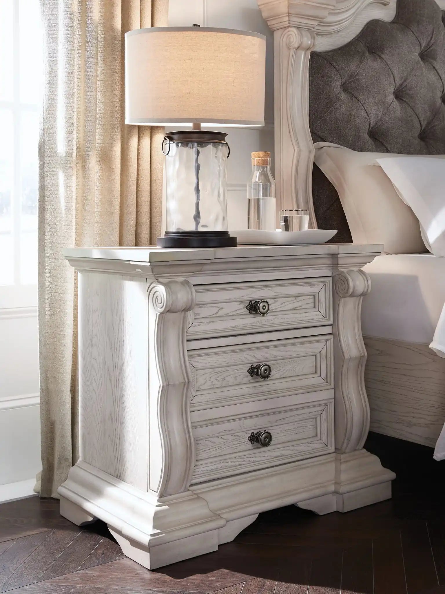 Bruchandi - Three Drawer Night Stand - Antique White - Best Buy Furniture