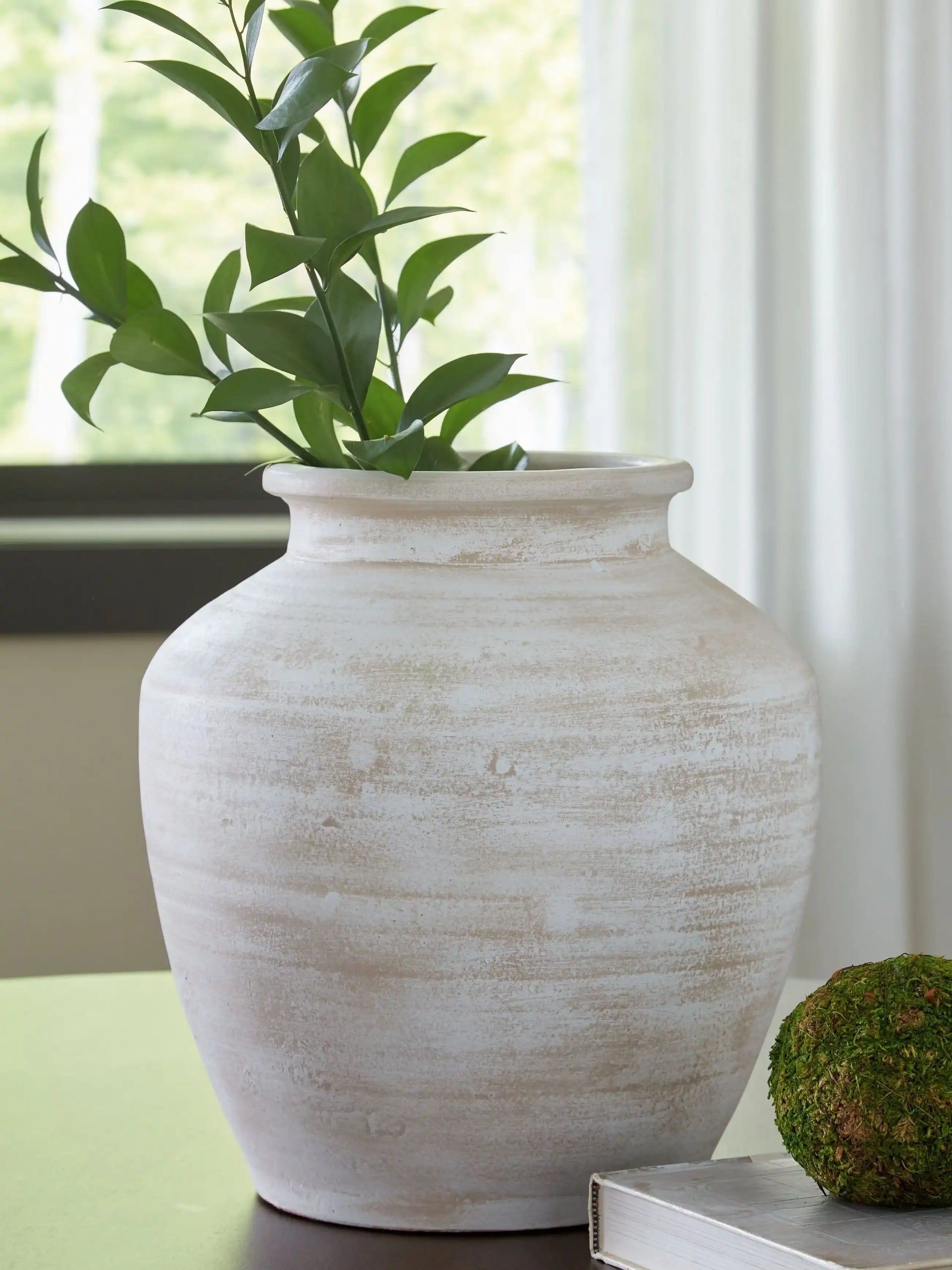 Meadie - 12" Vase - Best Buy Furniture