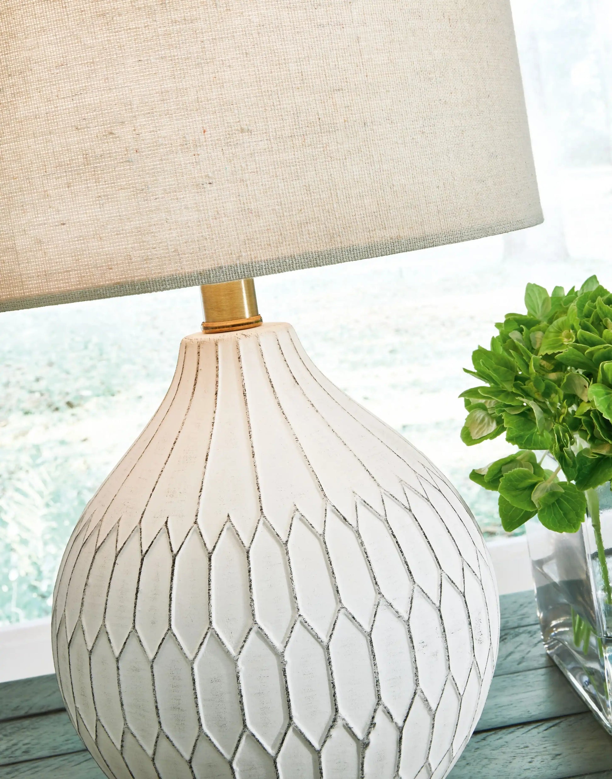 Wardmont - Ceramic Table Lamp - White - Best Buy Furniture