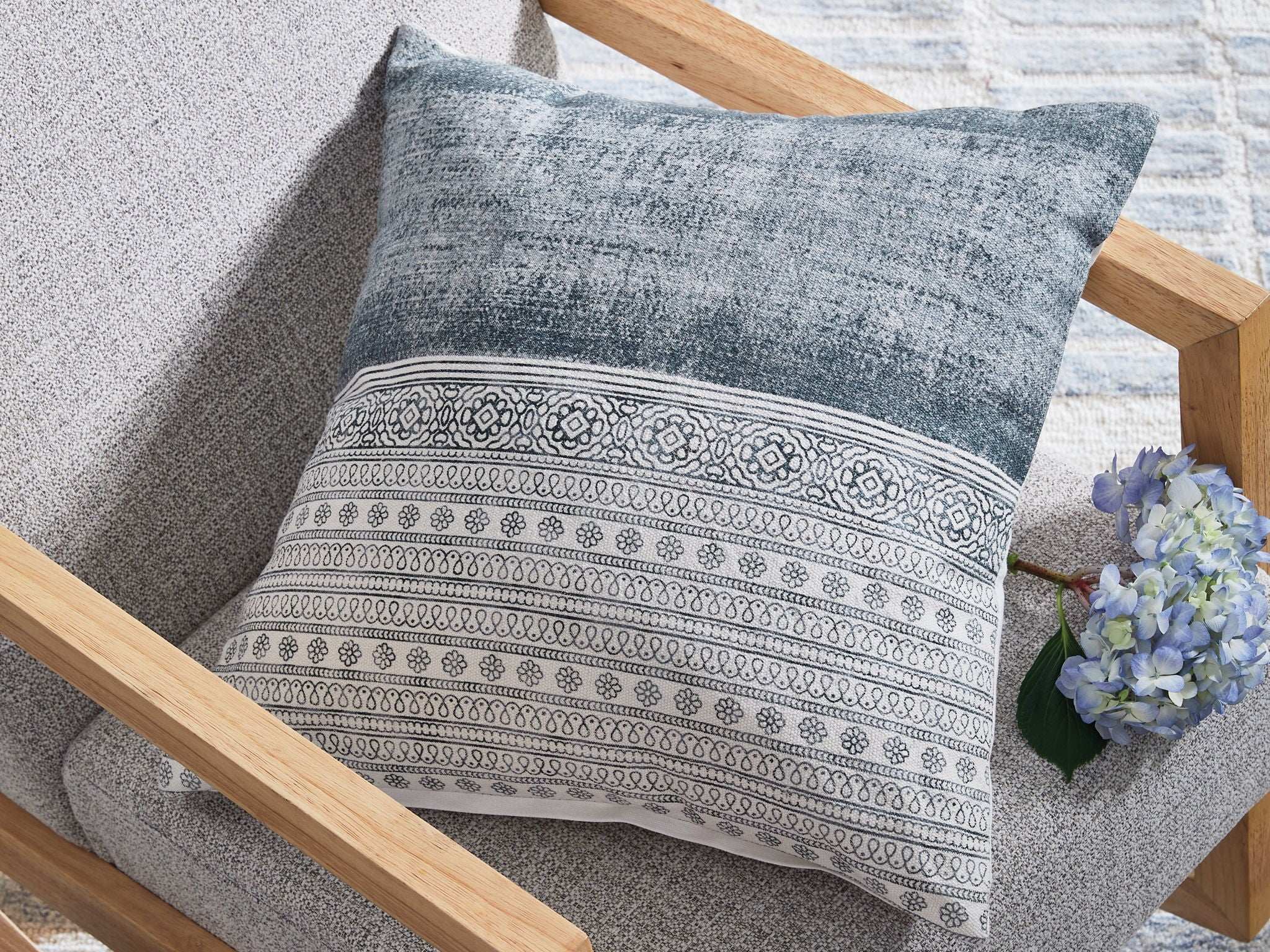 Harperville - Pillow - Best Buy Furniture