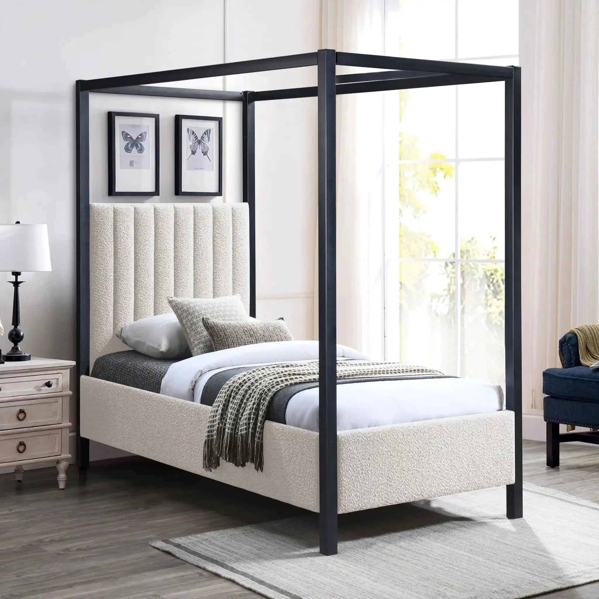 Kelly - Bed