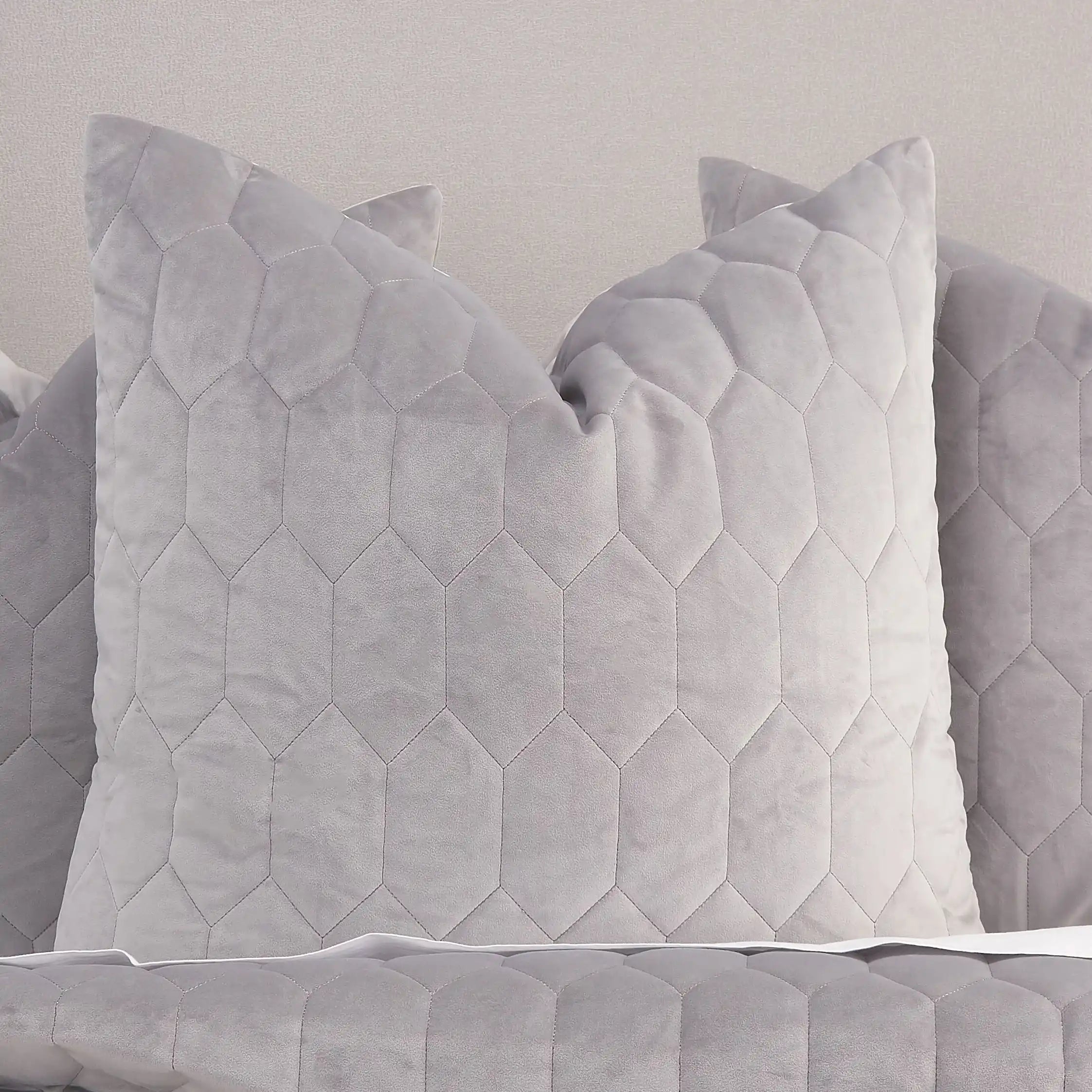 Affluent - Quilt Set - Best Buy Furniture