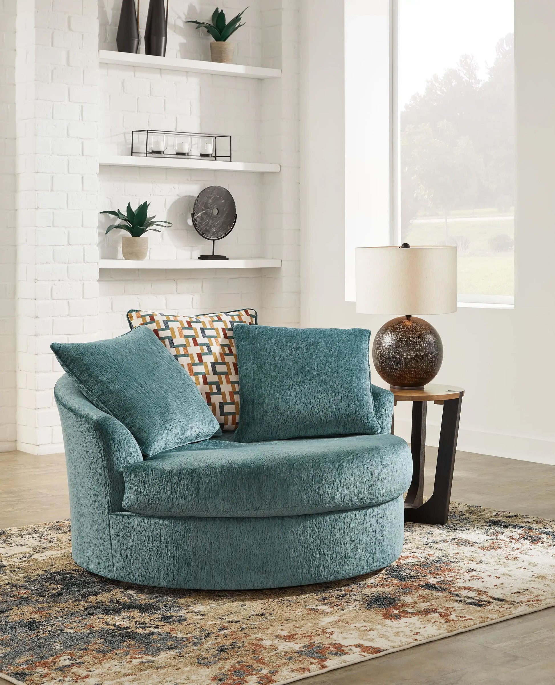 Laylabrook - Oversized Swivel Accent Chair - Best Buy Furniture