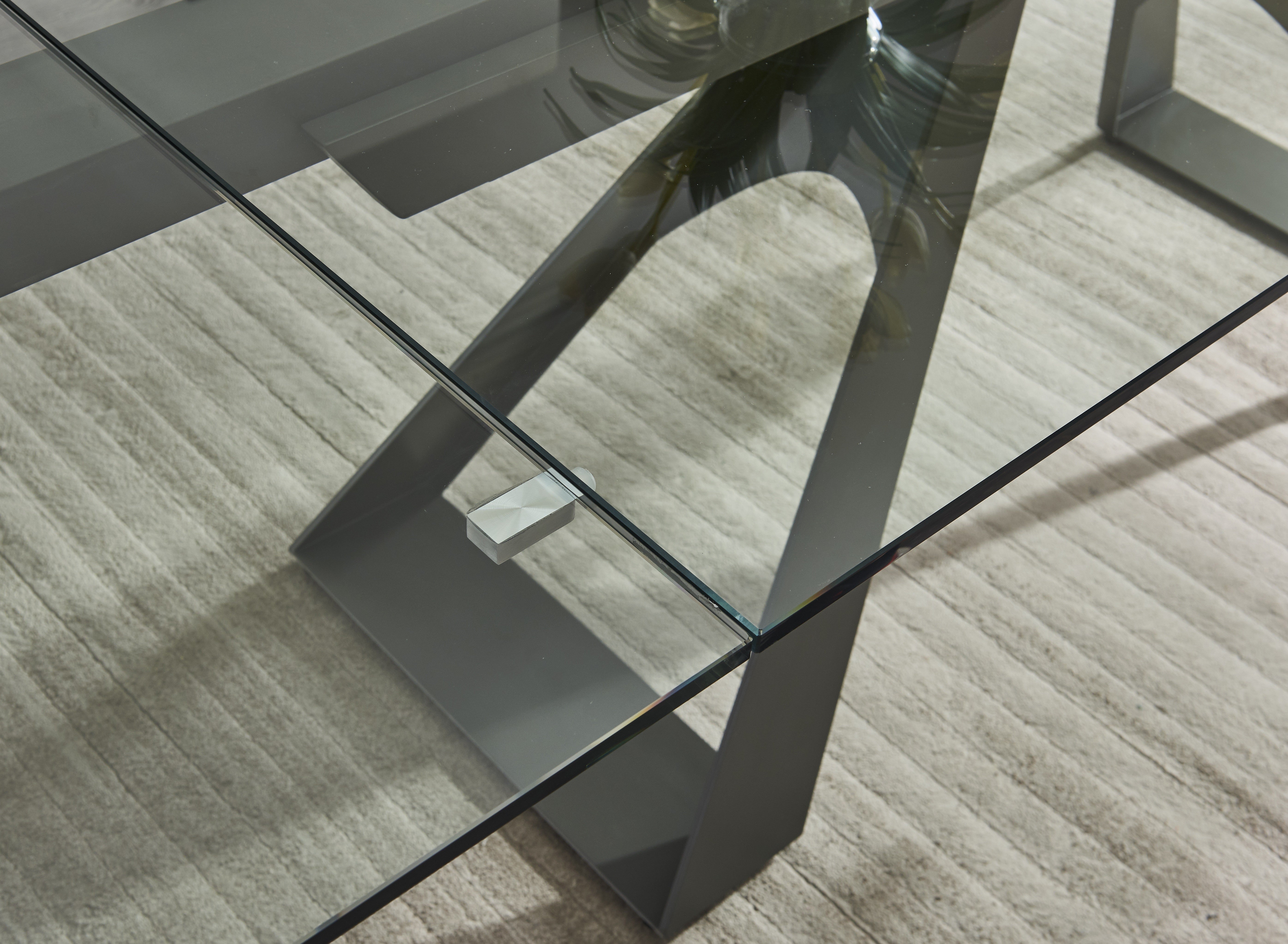 San Diego Extensions Dining Table J&M