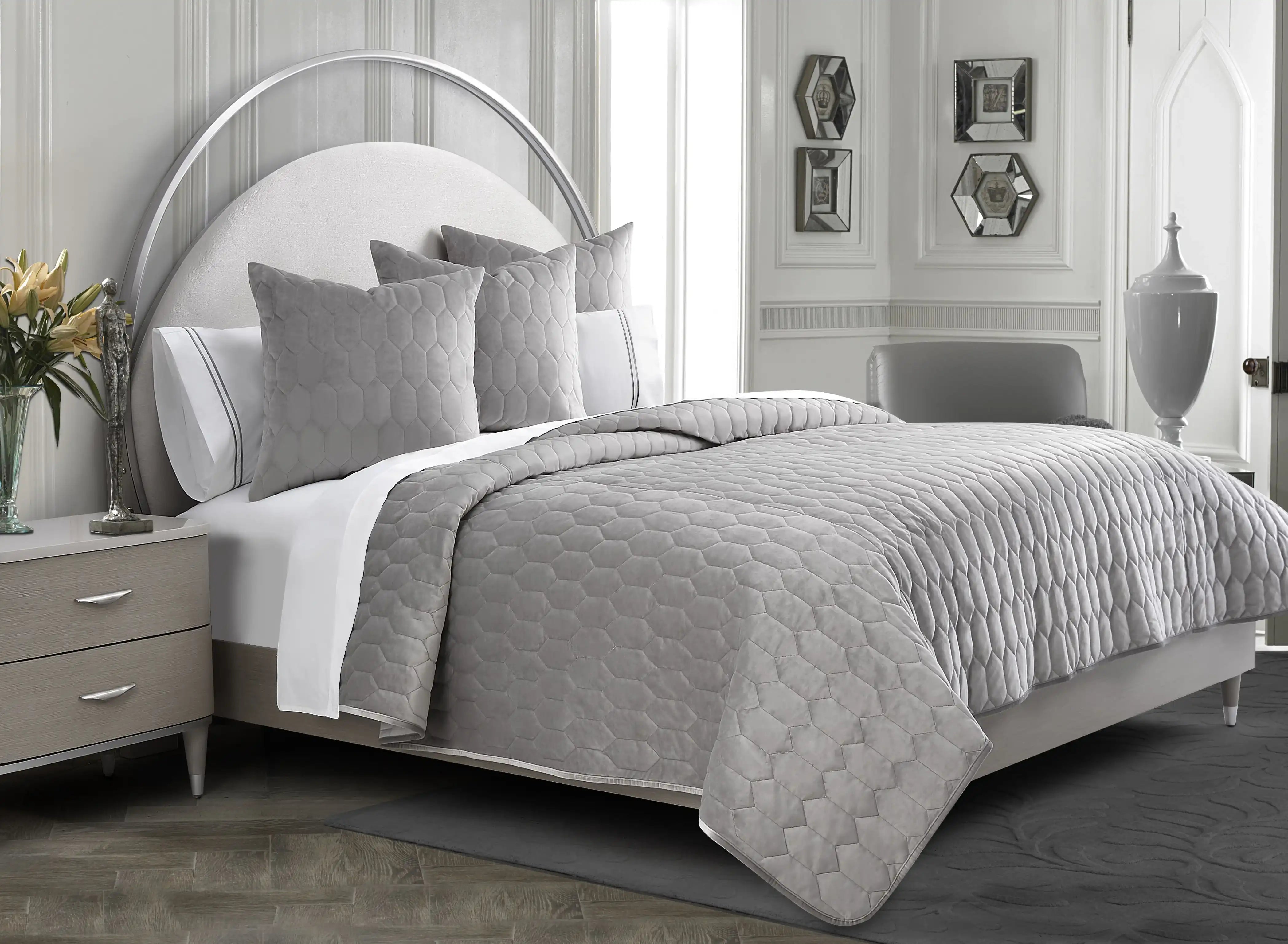 Affluent - Quilt Set - Best Buy Furniture