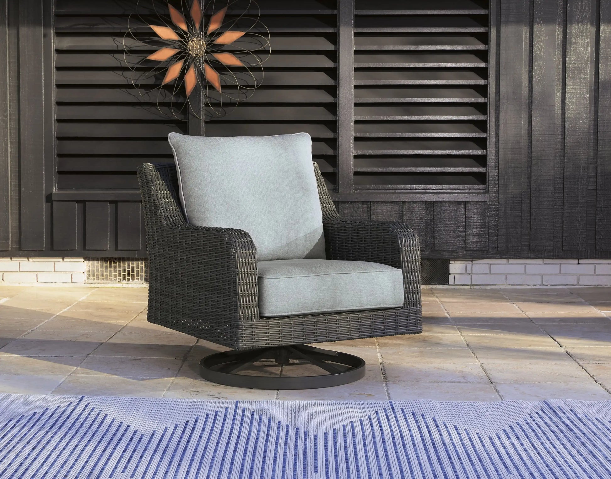 Elite Park - Swivel Lounge w/ Cushion - Gray - Best Buy Furniture