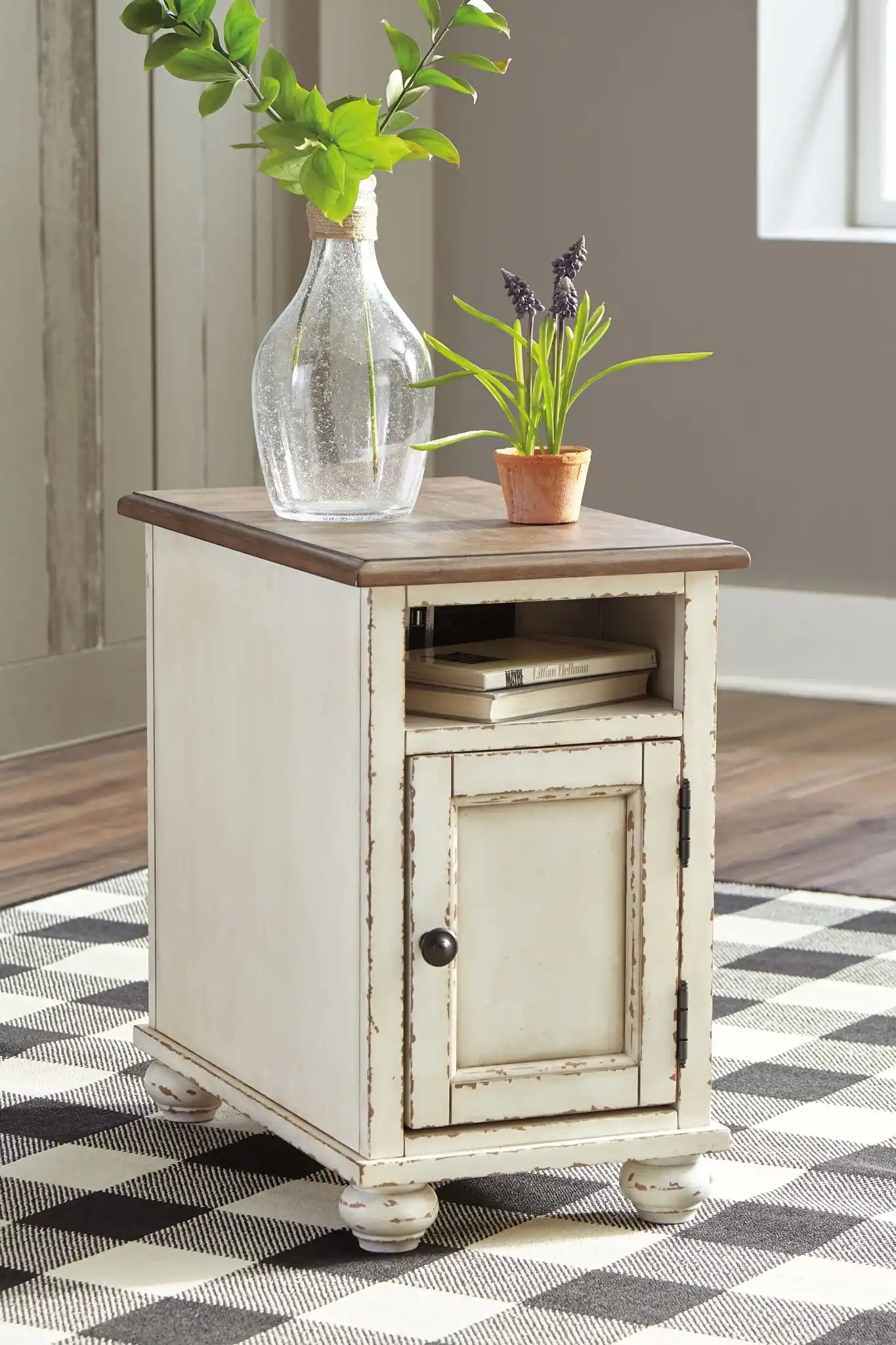 Realyn - Chair Side End Table - AC / USB - White / Brown