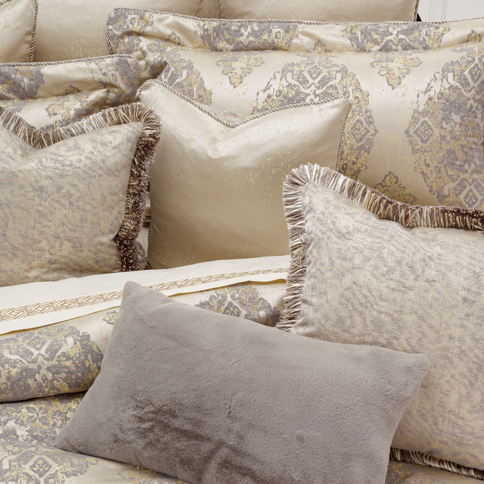 Bennett - 9-Piece Queen Comforter Set - Champagne