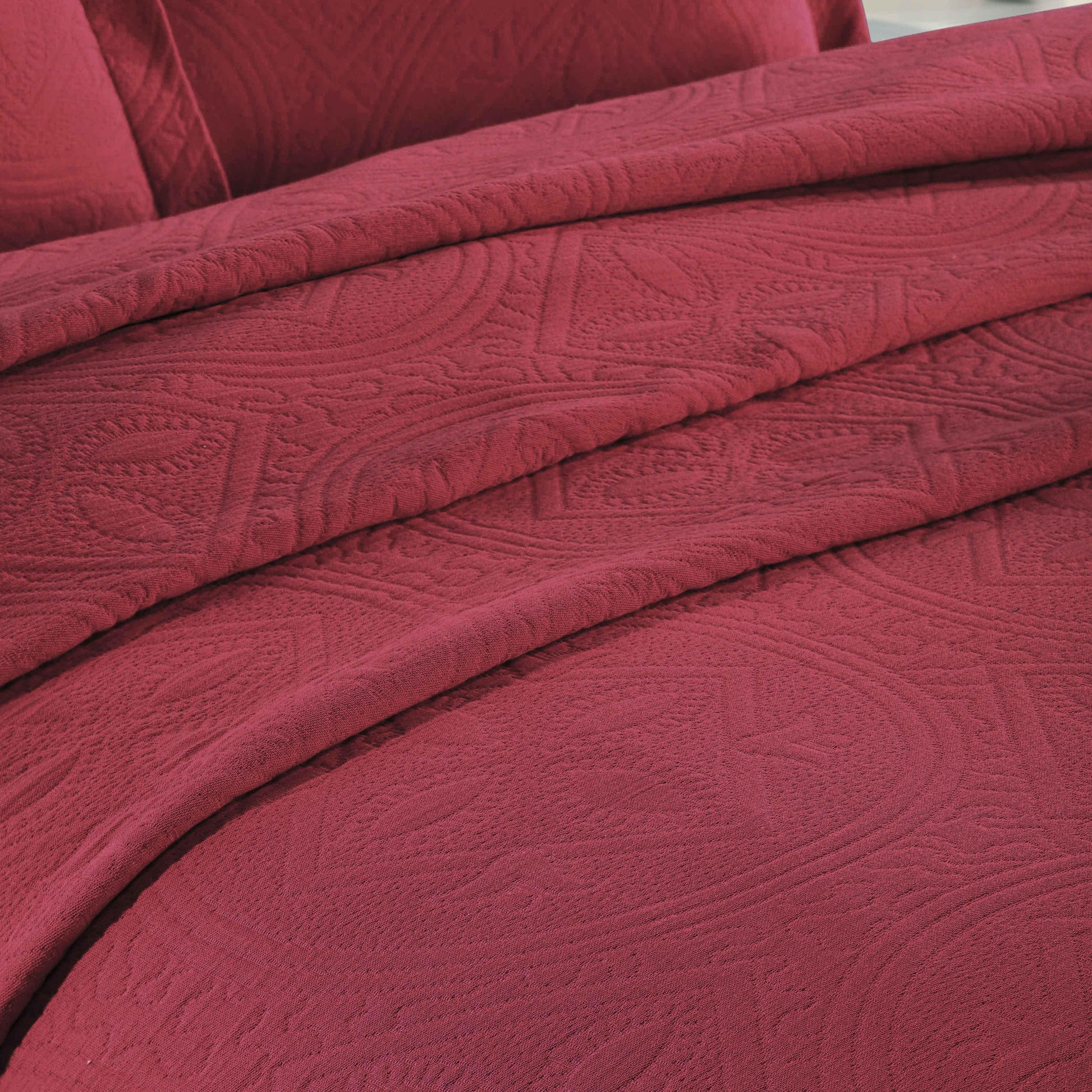 Celtic Circle Cotton Jacquard Matelasse Bedspread Set - Bedspread by Superior Brand