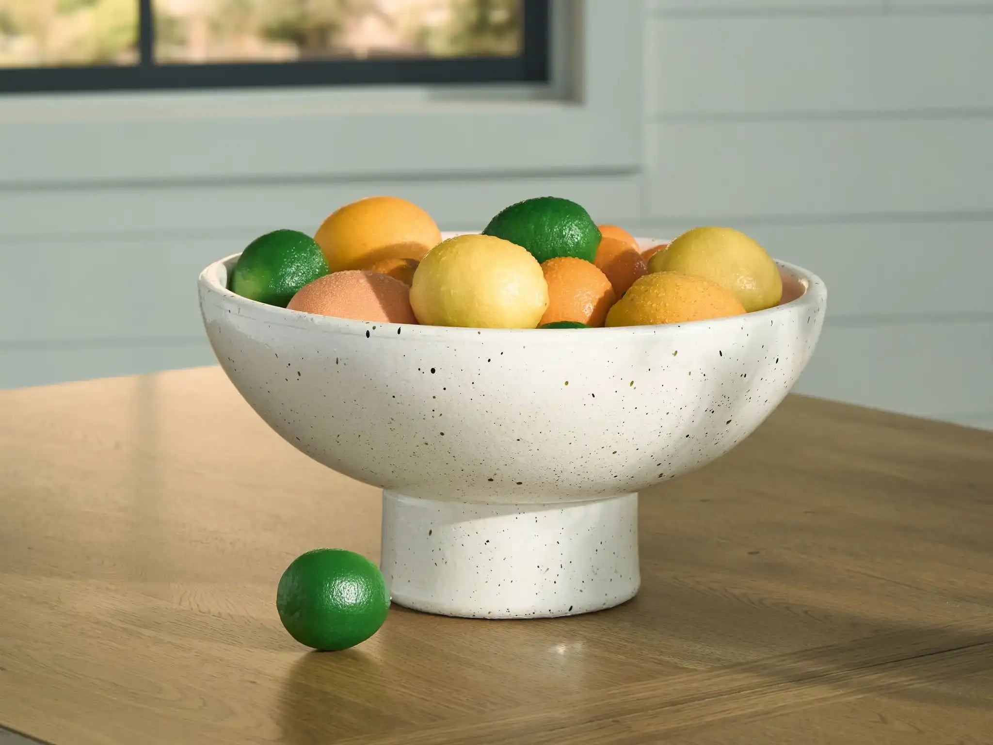 Dallinworth - Bowl - White / Black - Best Buy Furniture