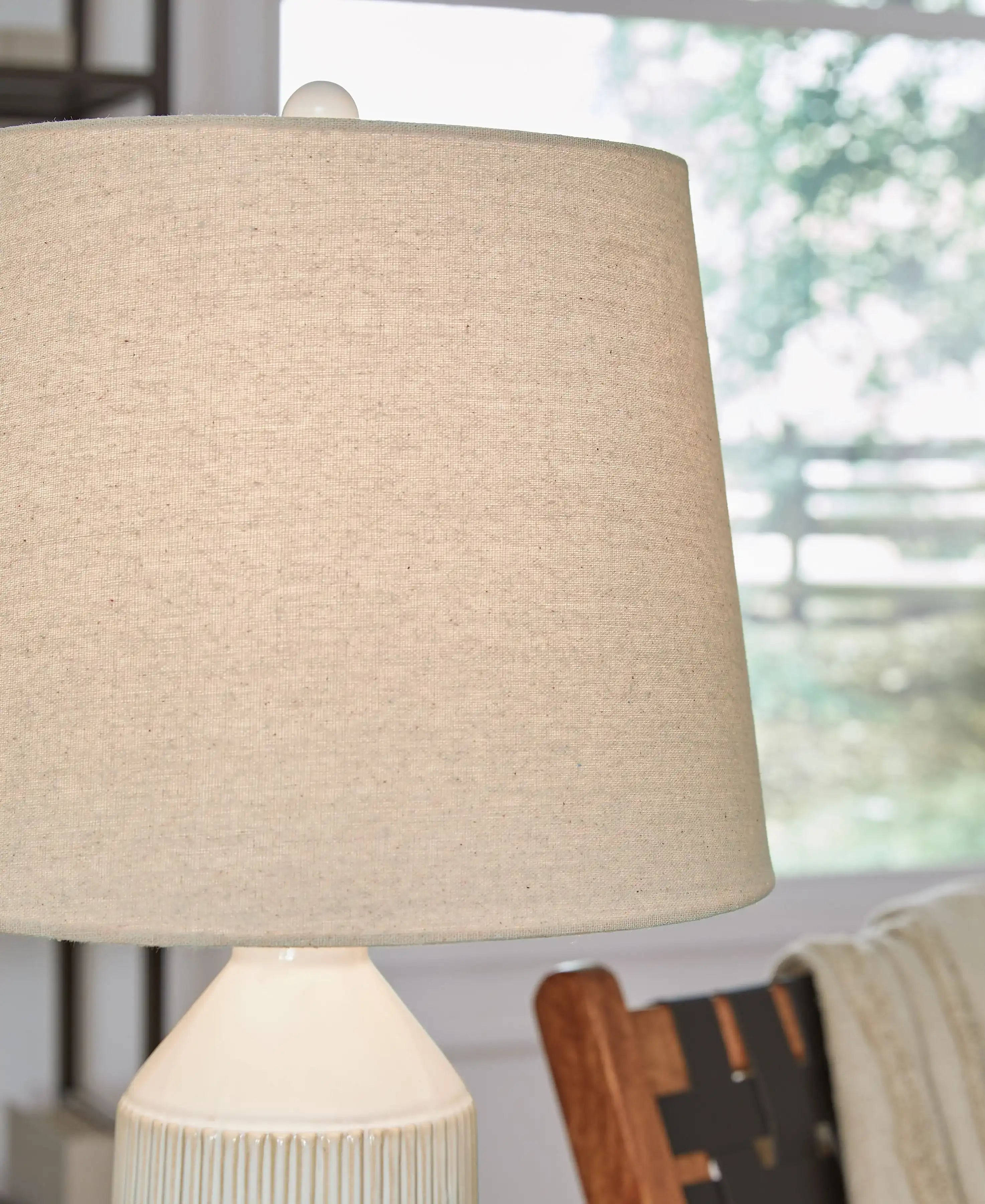 Willport - Ceramic Table Lamp (Set of 2) - Off White - Best Buy Furniture