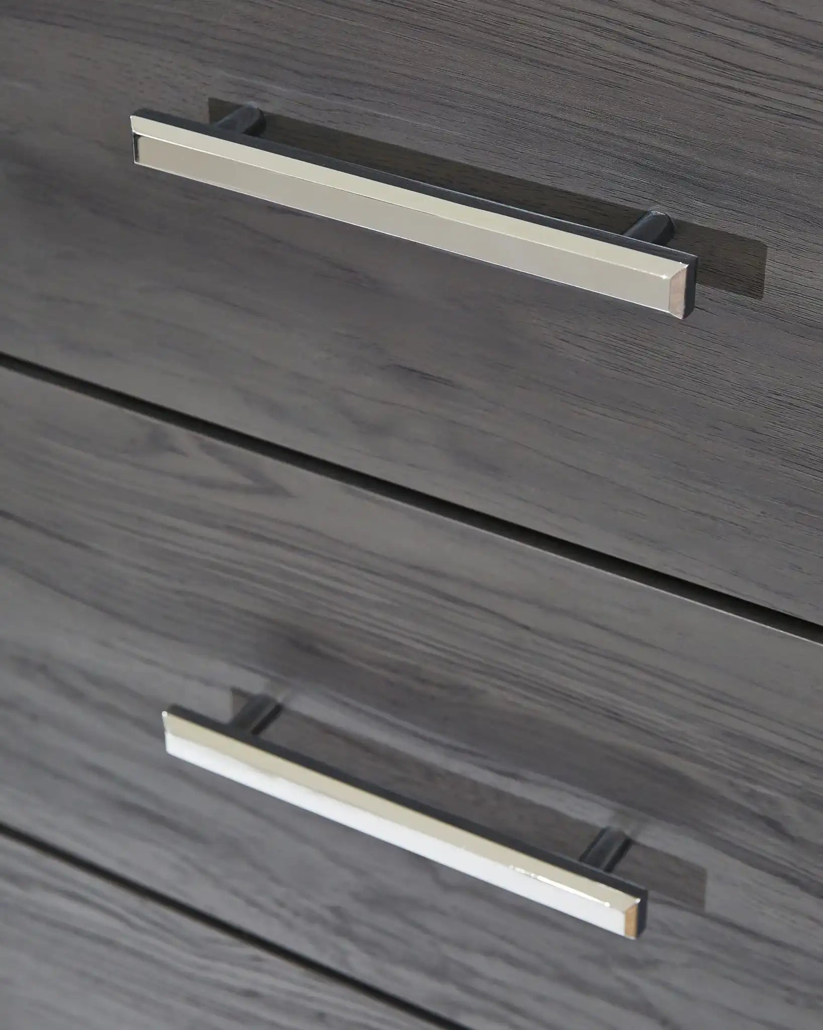 Lodanna - Five Drawer Chest - Gray