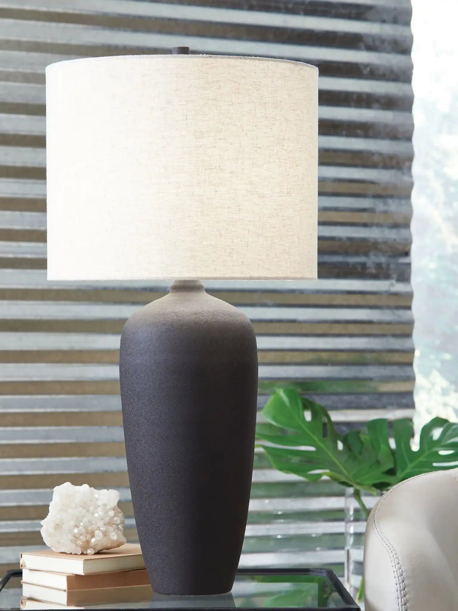 Ryenburg - Metal Table Lamp - Black - Best Buy Furniture