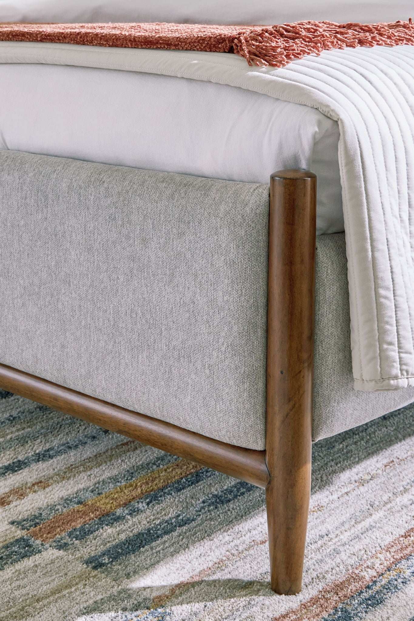 Lyncott - Upholstered Bed - Best Buy Furniture