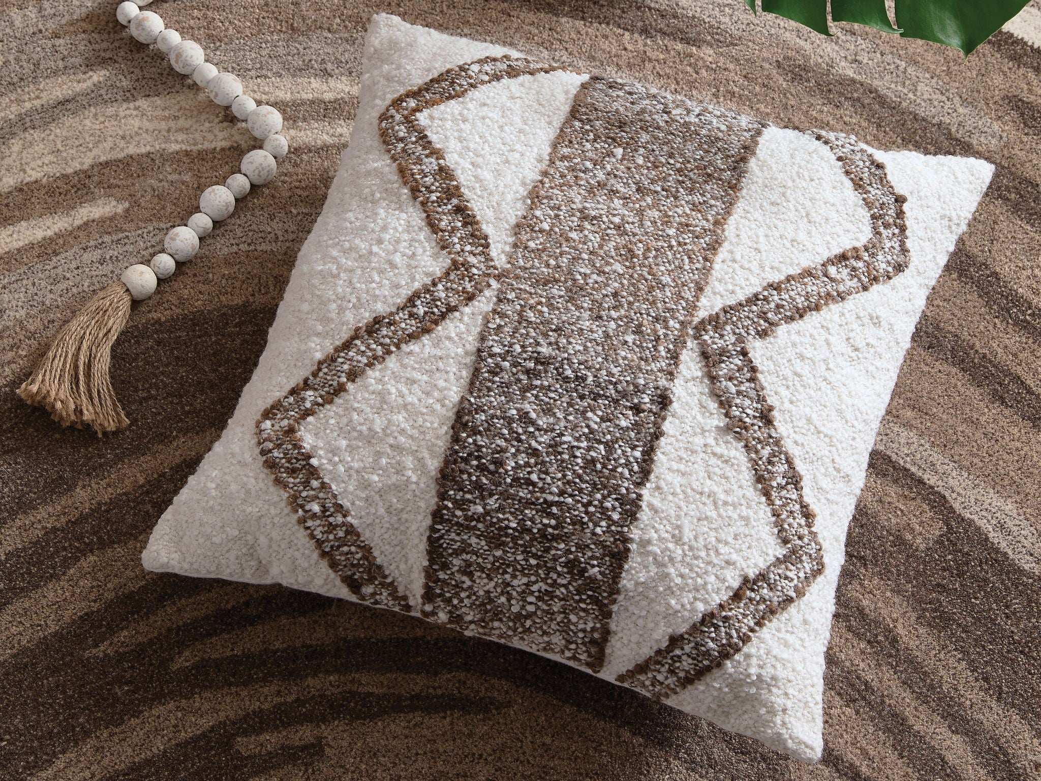 Brettwood - Pillow - Best Buy Furniture