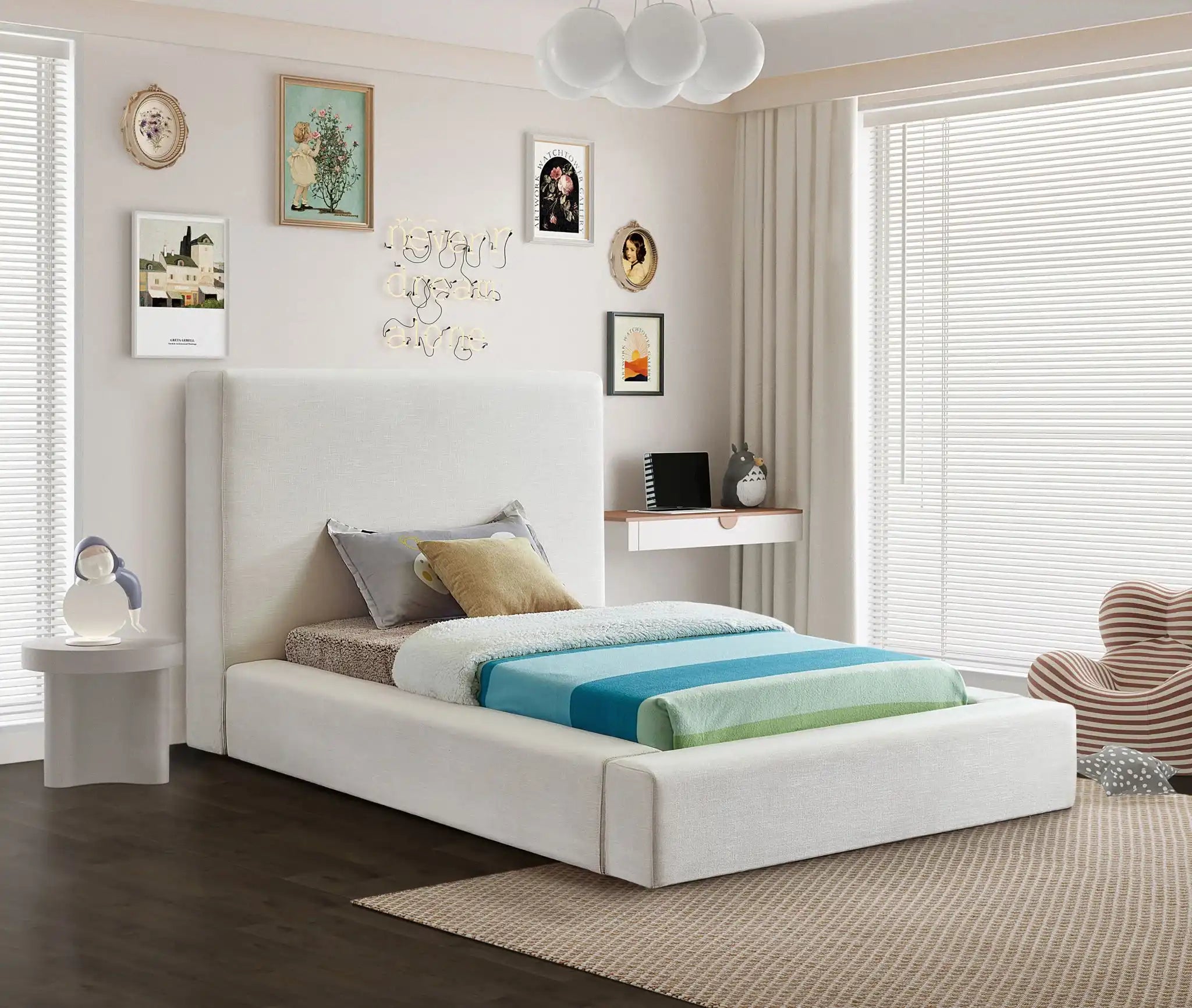 Devin - Bed
